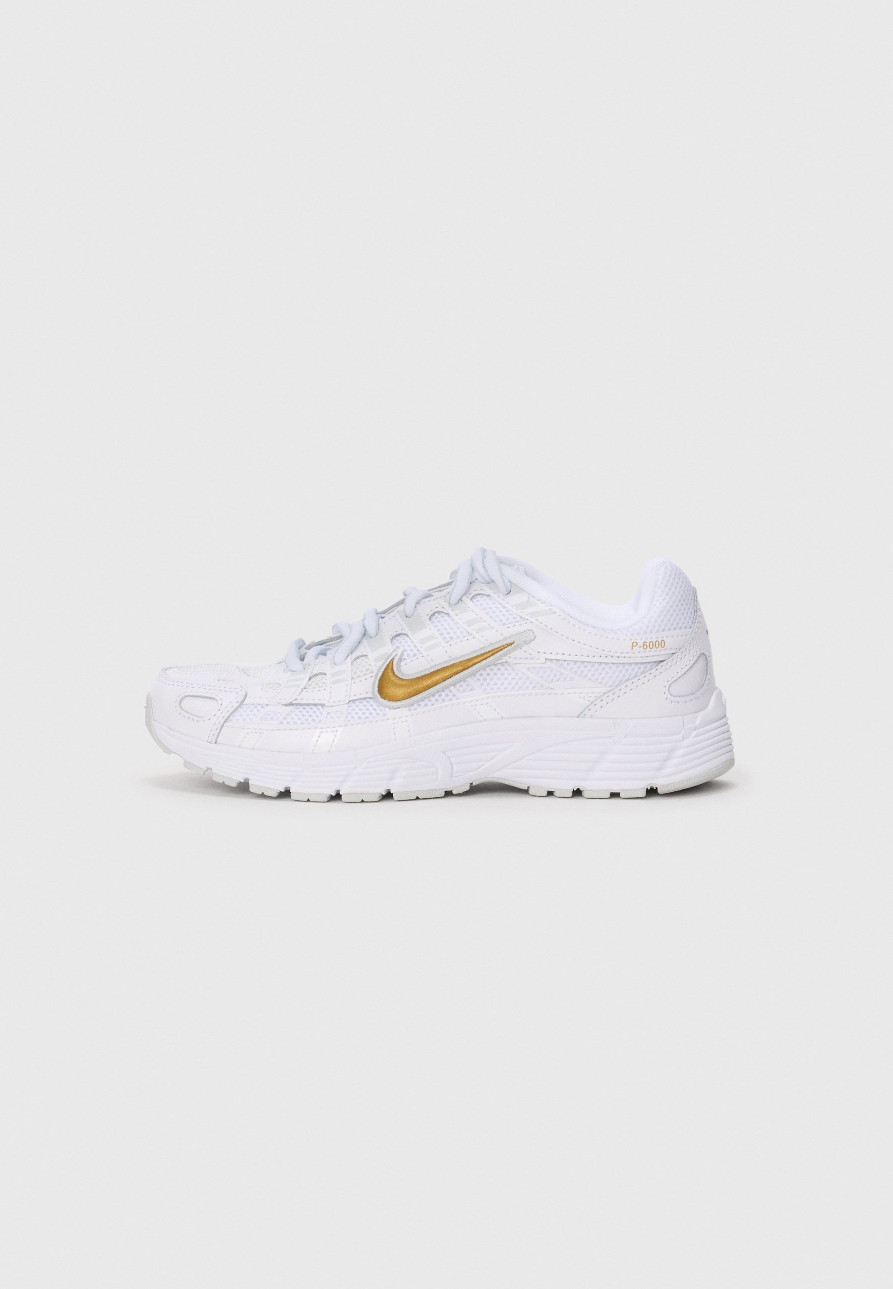 Nike Sportswear P 6000 UNISEX - Scarpe da ginnastica - bianco/oro metallizzato/platino puro