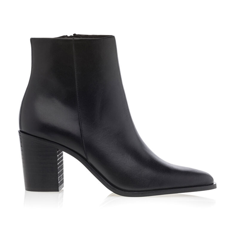 Schwarze Damenstiefel / Stiefeletten