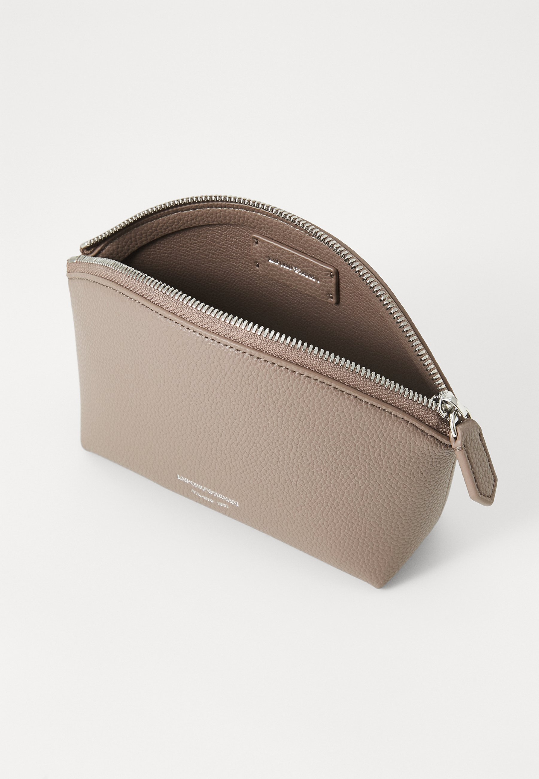 Voyages Emporio Armani