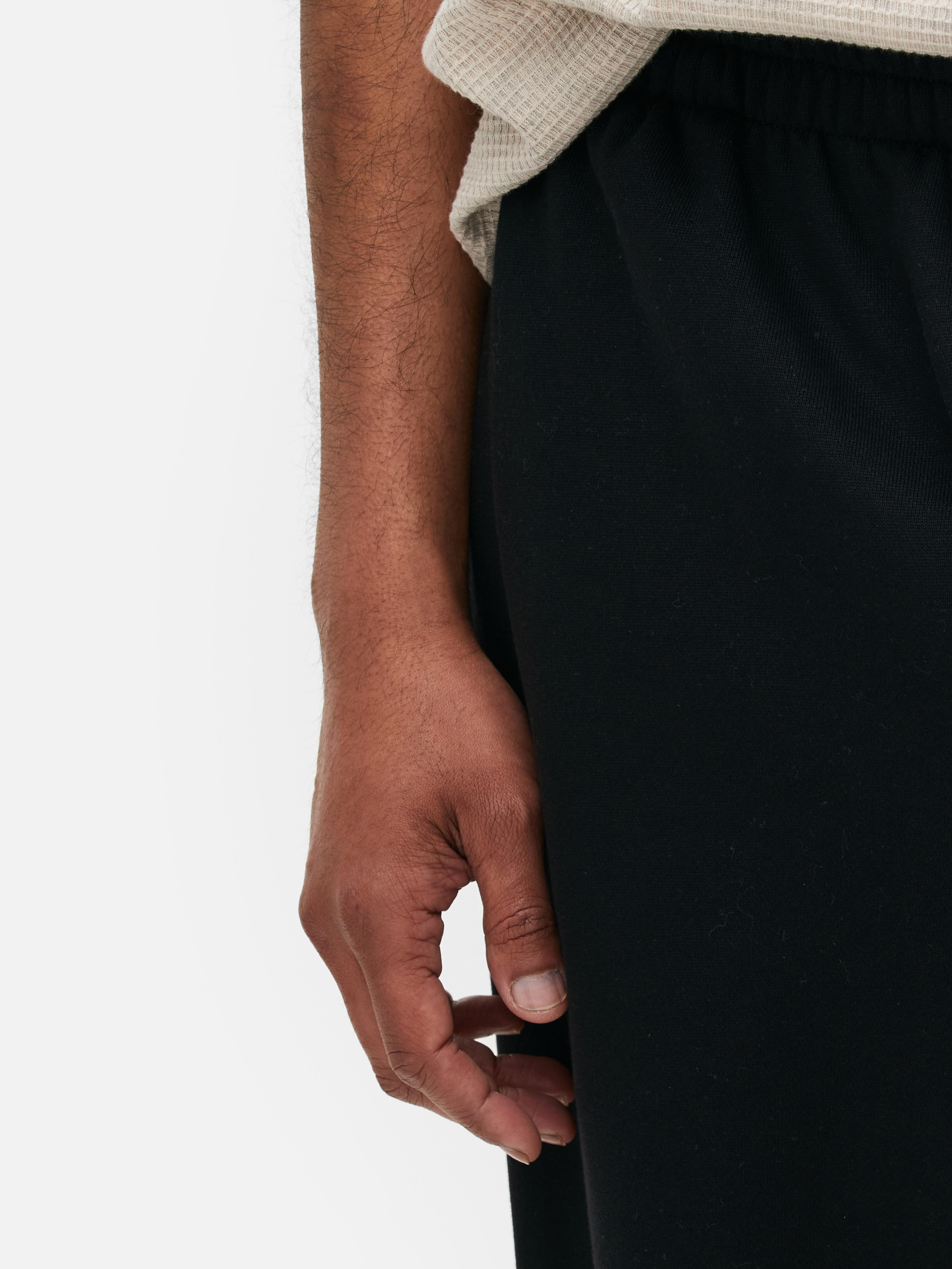 Pantaloni della tuta robusti e basici a gamba dritta. Andiamo dritti al punto: questi pantaloni della tuta sono semplicemente un must.