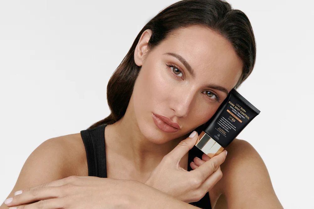 Униксун тонирана крема за контролу тамних мрља SPF 50 Луксузно хидратантно и хранљиво средство