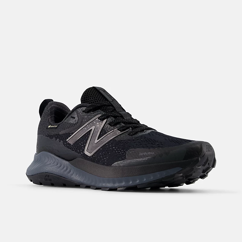 Botas femininas DYNASOFT NITREL v5 Gore-Tex® - Pretas com efeito Phantom e ímã.