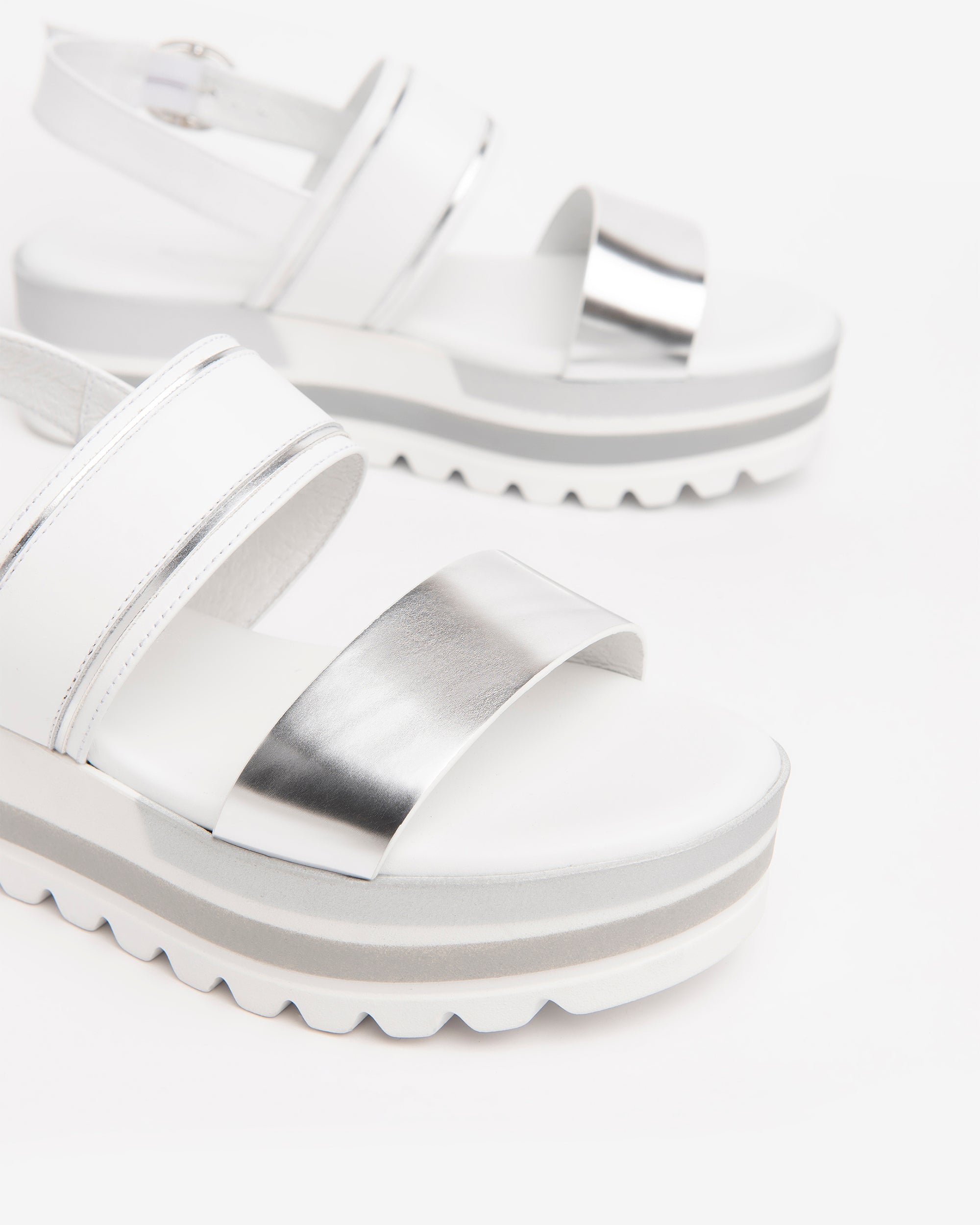  Sandales pour femmes en cuir et matières techniques