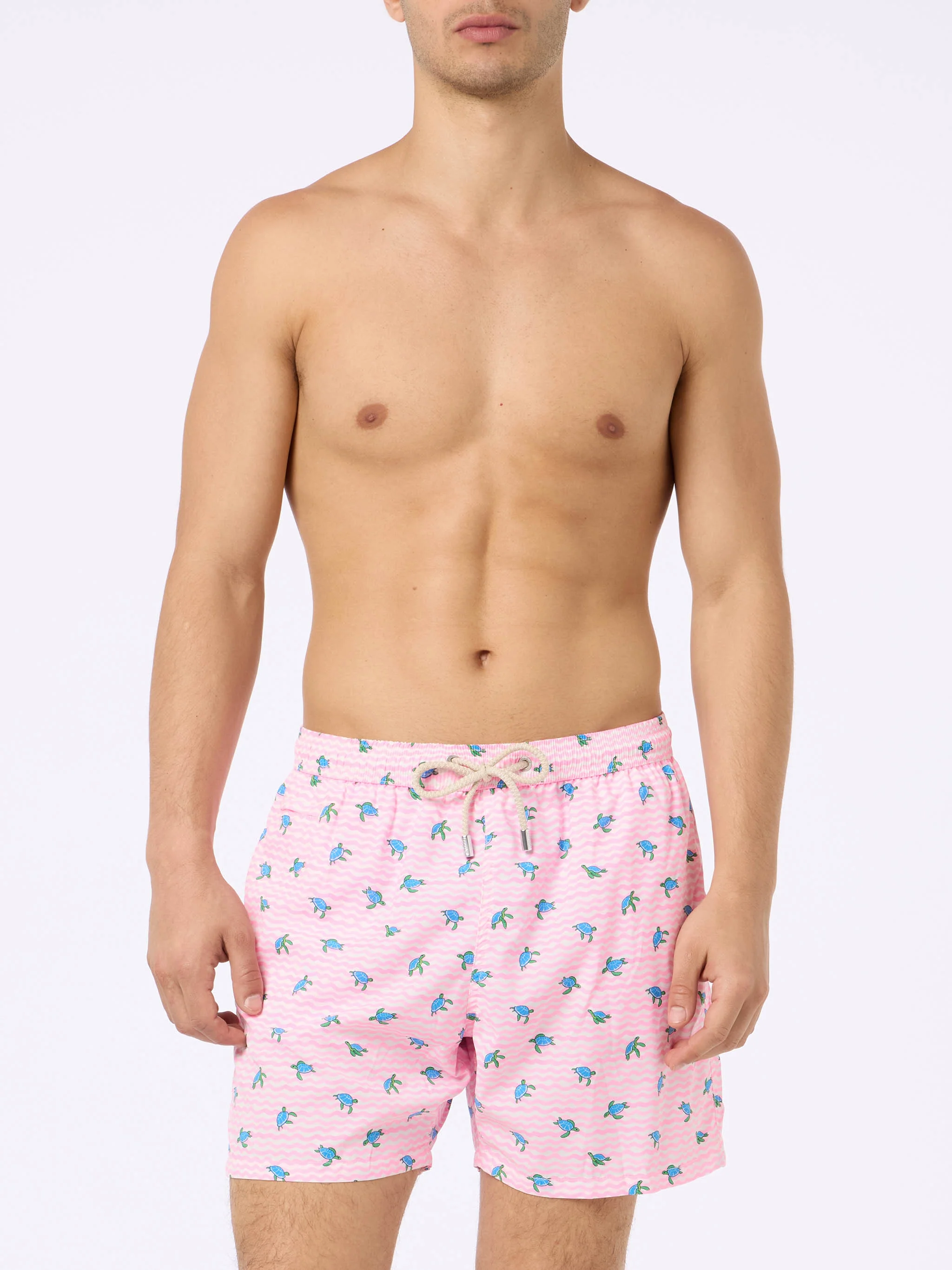 Comfortabele en lichte zwembroek met print van groene zeeschildpadden en roze golven | Relaxte pasvorm, sneldrogende stretchstof | Elastische tailleband | MC2 Saint Barth
