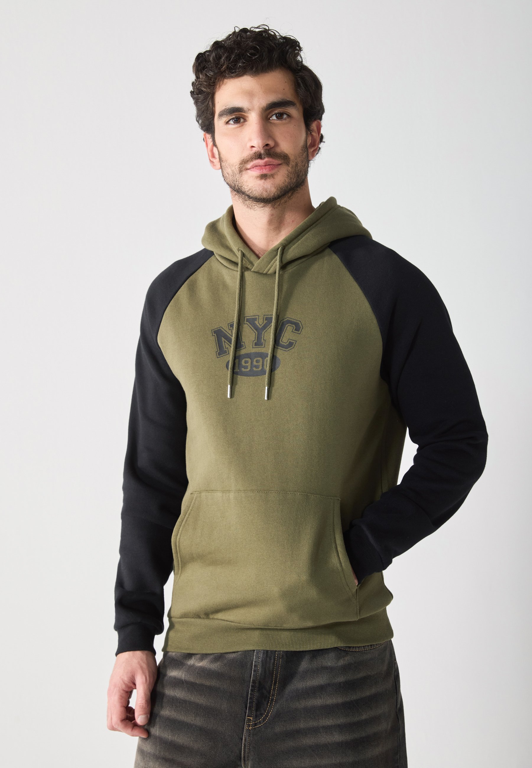 Sweat à capuche Pier One - vert olive foncé/noir véritable