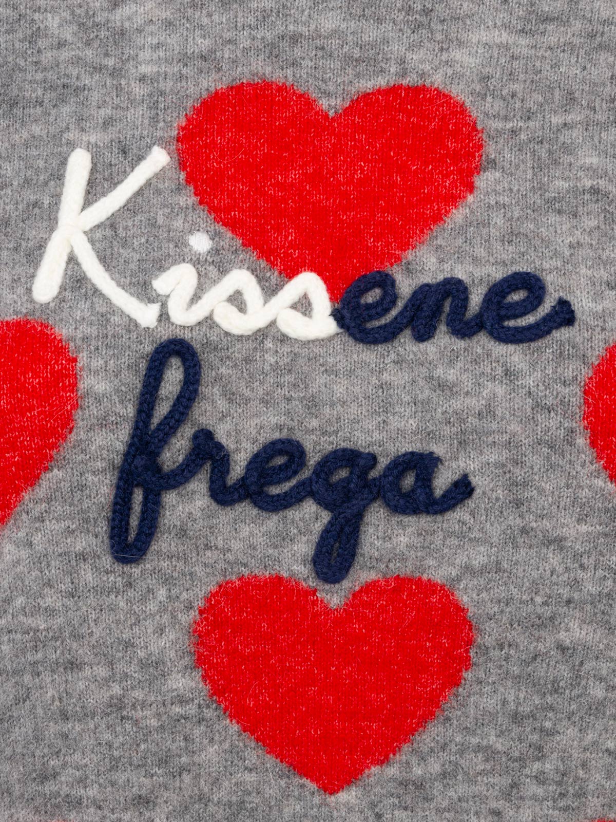 Nieuwe Queen damestrui in grijs met geborduurd Kissene Frega-logo