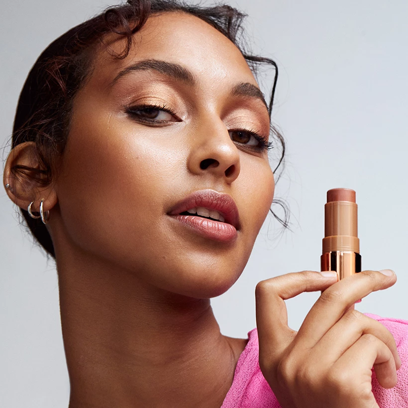 Ragyogó krémszínű stift bronzosító Beach Breeze - BeautyAct
