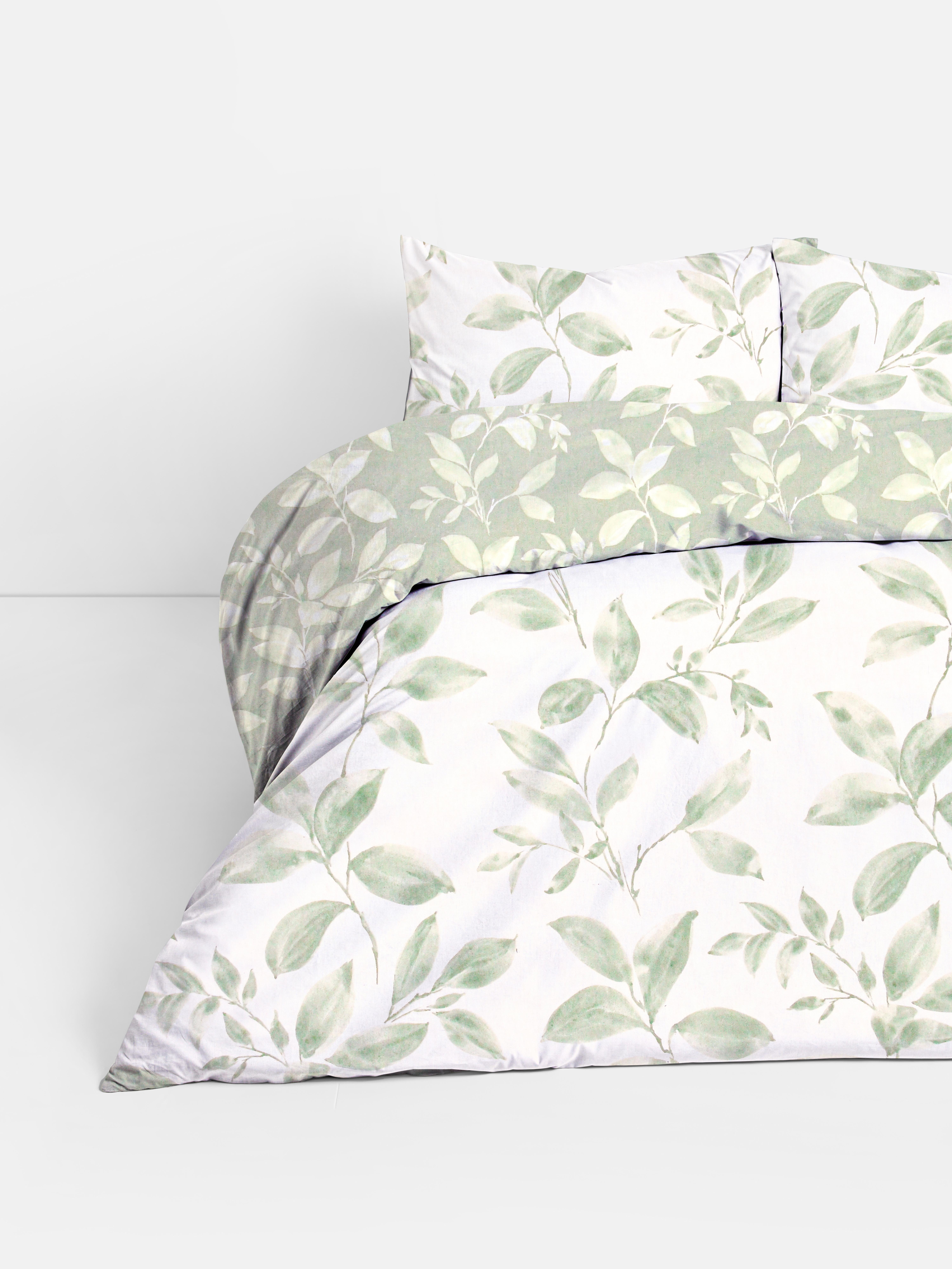 Set de husă de pilotă reversibilă king-size cu motiv de frunze. O husă de pilotă florală cu design reversibil.