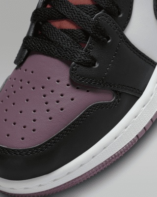 Air Jordan 1 Low SE Older Kids' Shoes
