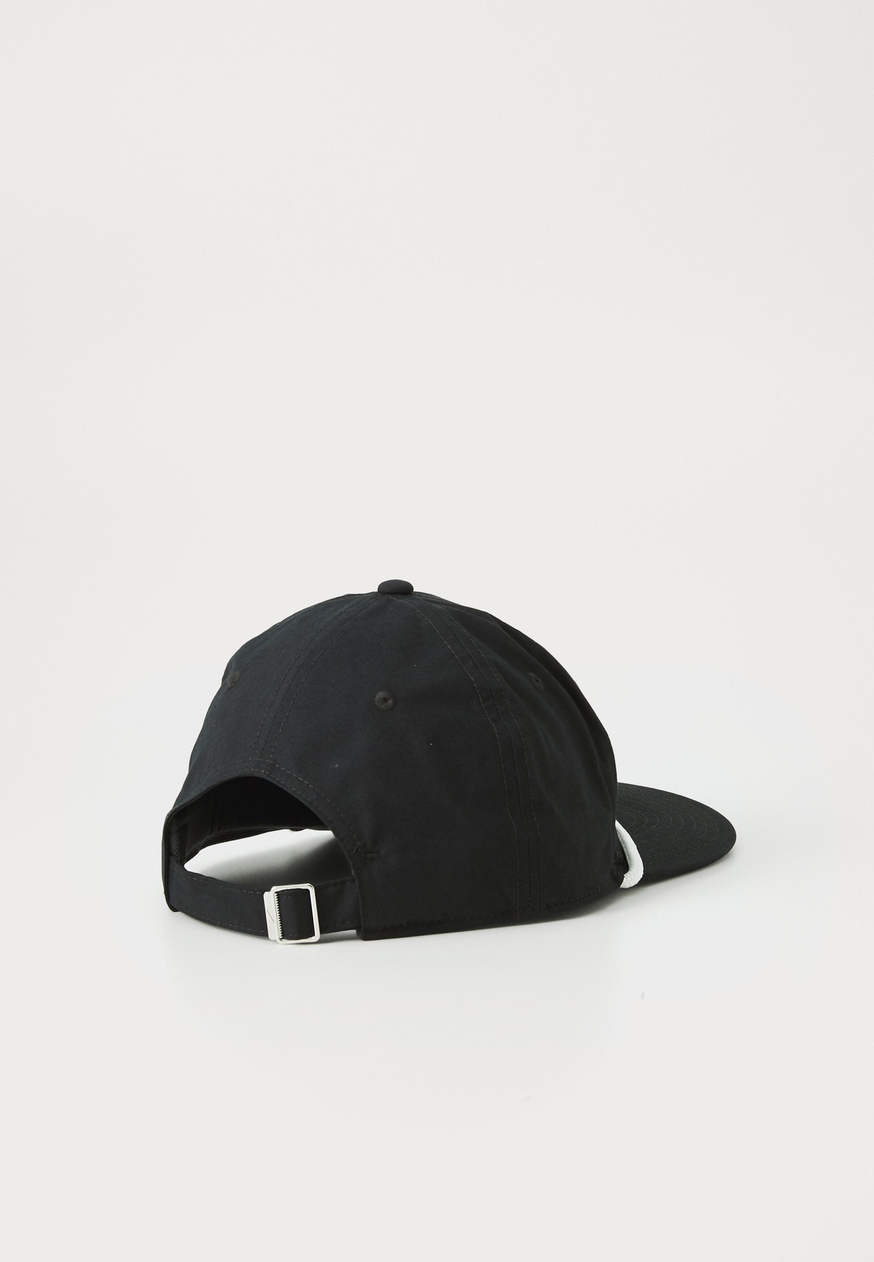 Nike Sportswear-capser