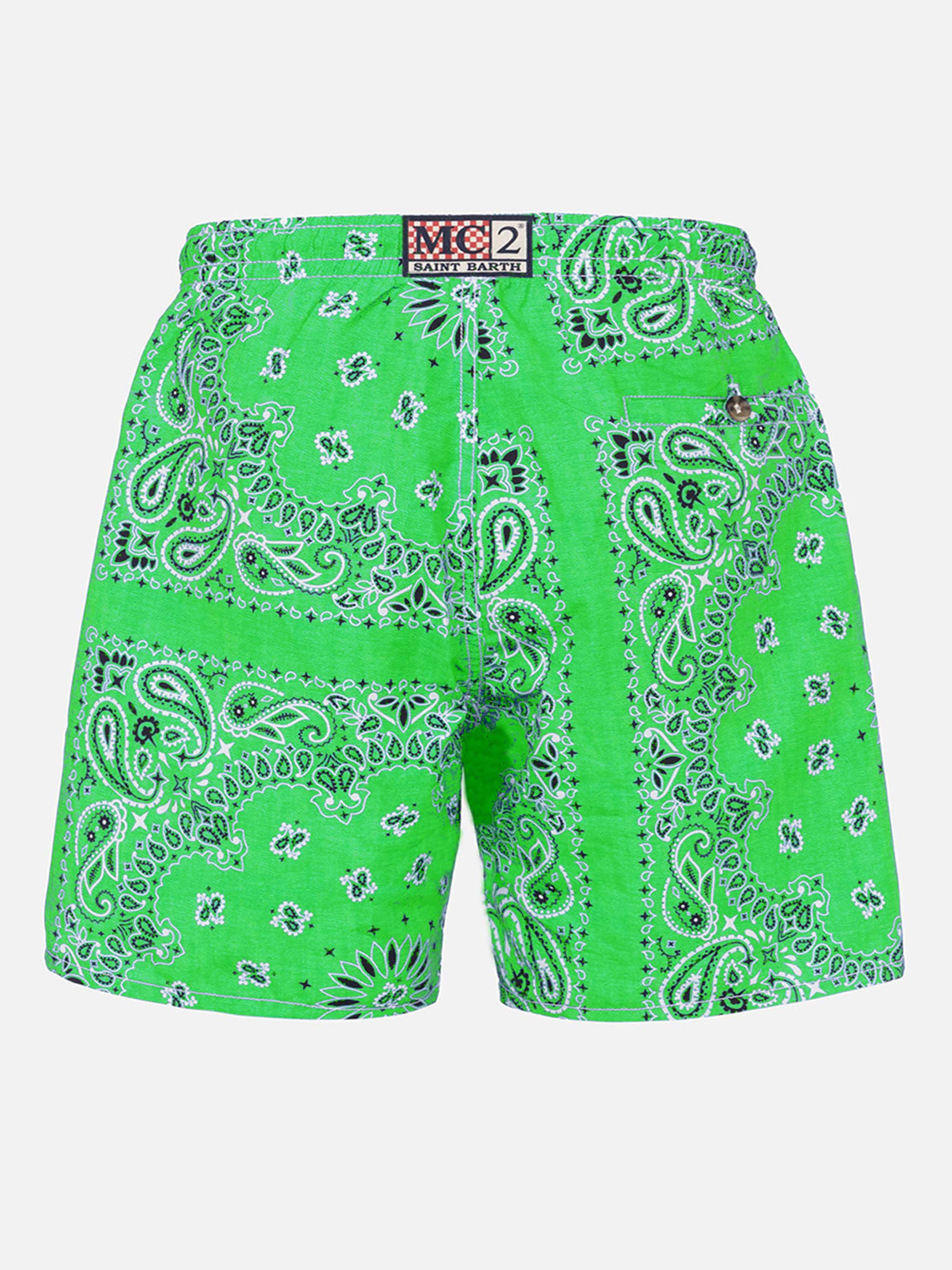 Herren-Badeanzug mit grünem Bandana-Print
