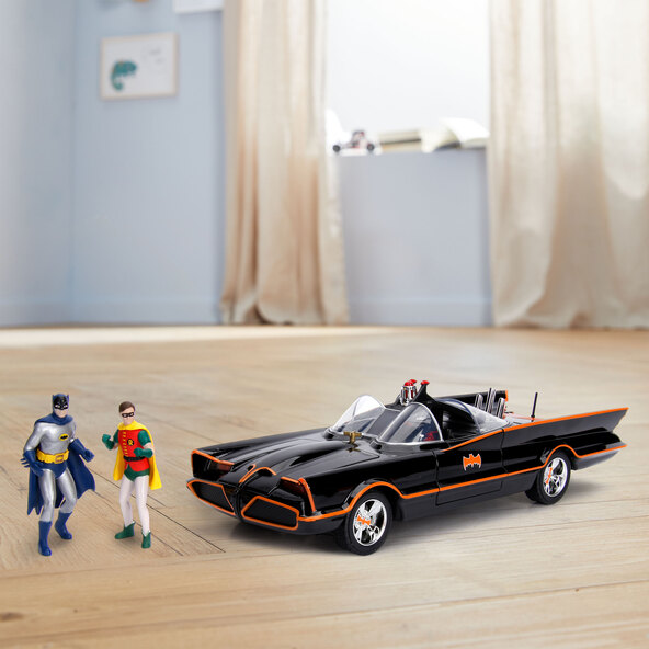 Κλασικό παιχνίδι Batmobile Batman 1:18