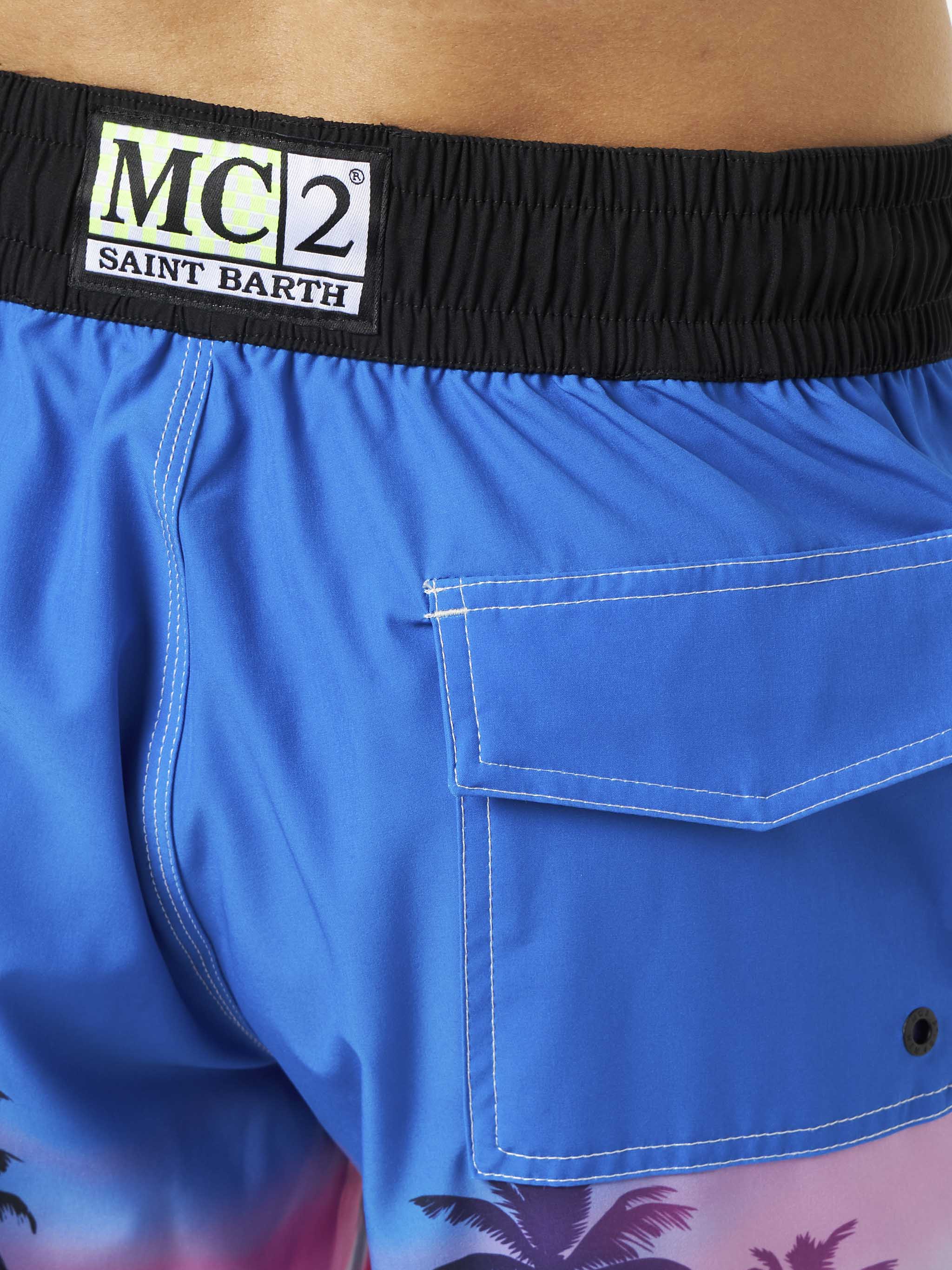 Heren surfzwempak met comfortabele en elastische stof en palmprint.