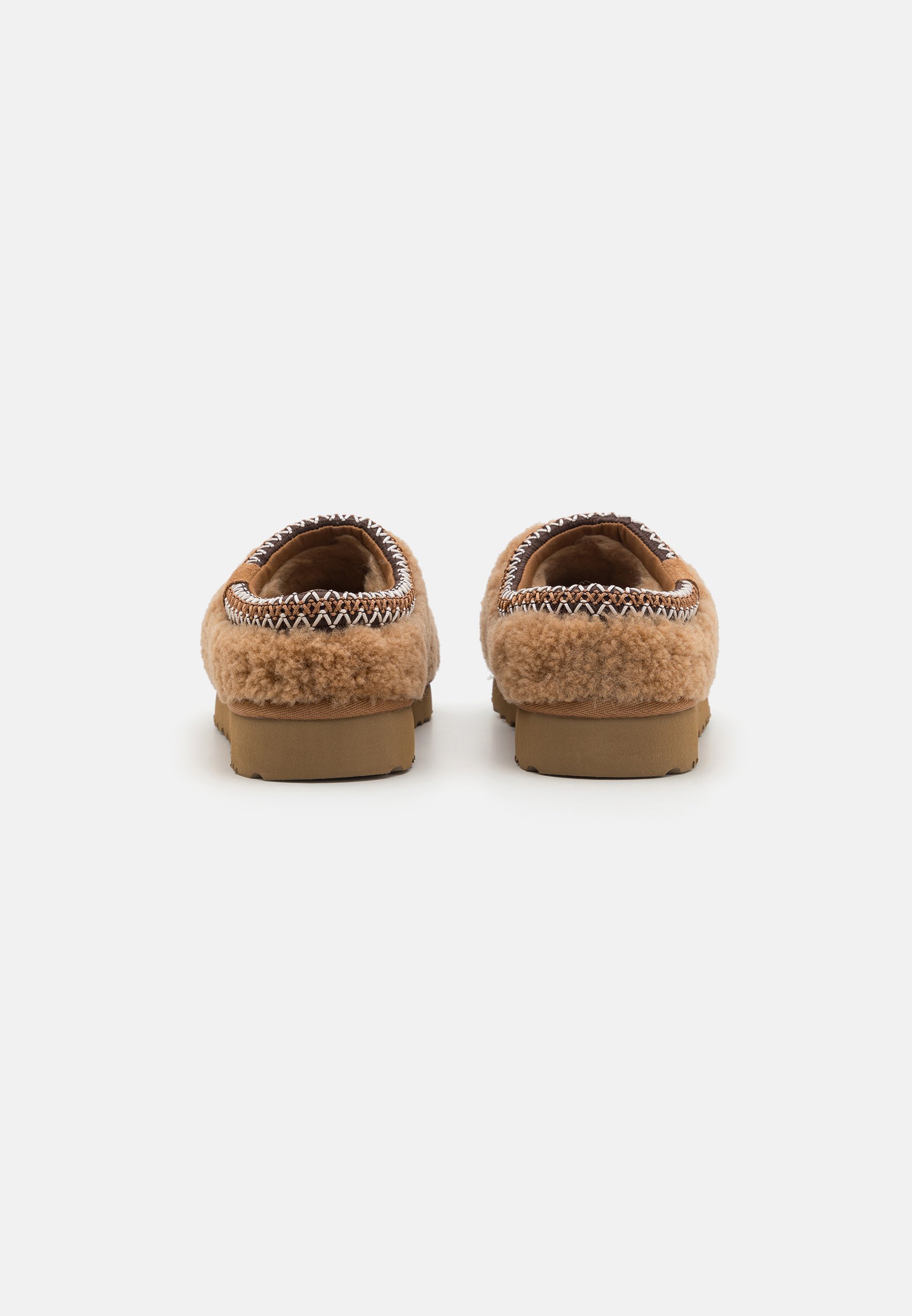 UGG TASMAN MAXI CURLY - Kapcie - kasztanowe
