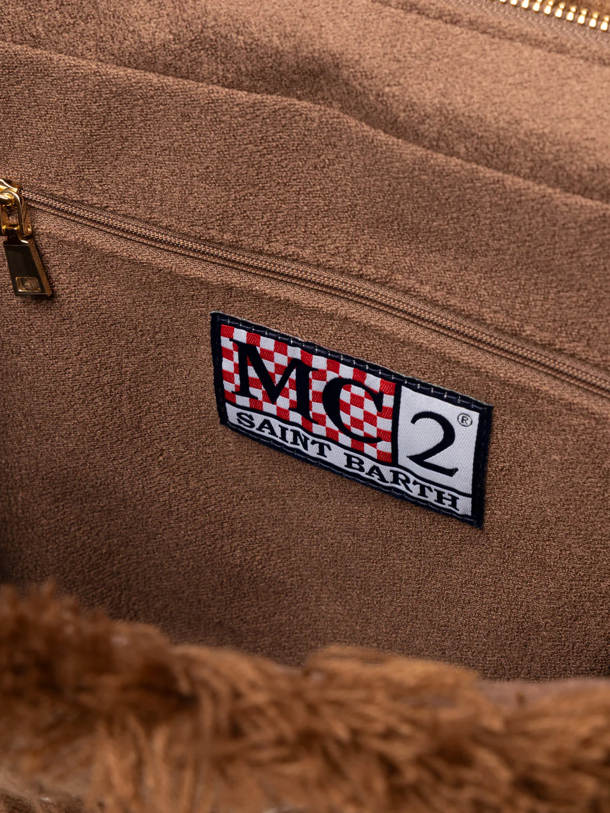 Colette Winterhandtas | Fluweel met franjes, bruin ribgebreid, Saint Barth-logo, afneembare schouderband | MC2 Saint Barth