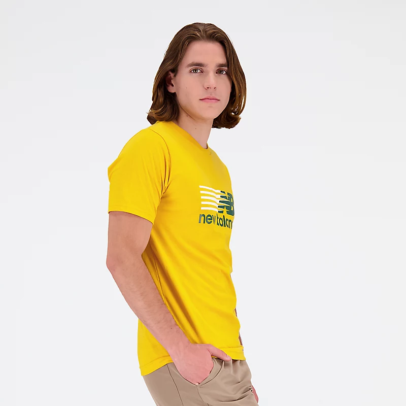 Descrizione del prodotto NB Sport Core Plus Graphic – VARSITY GOLD