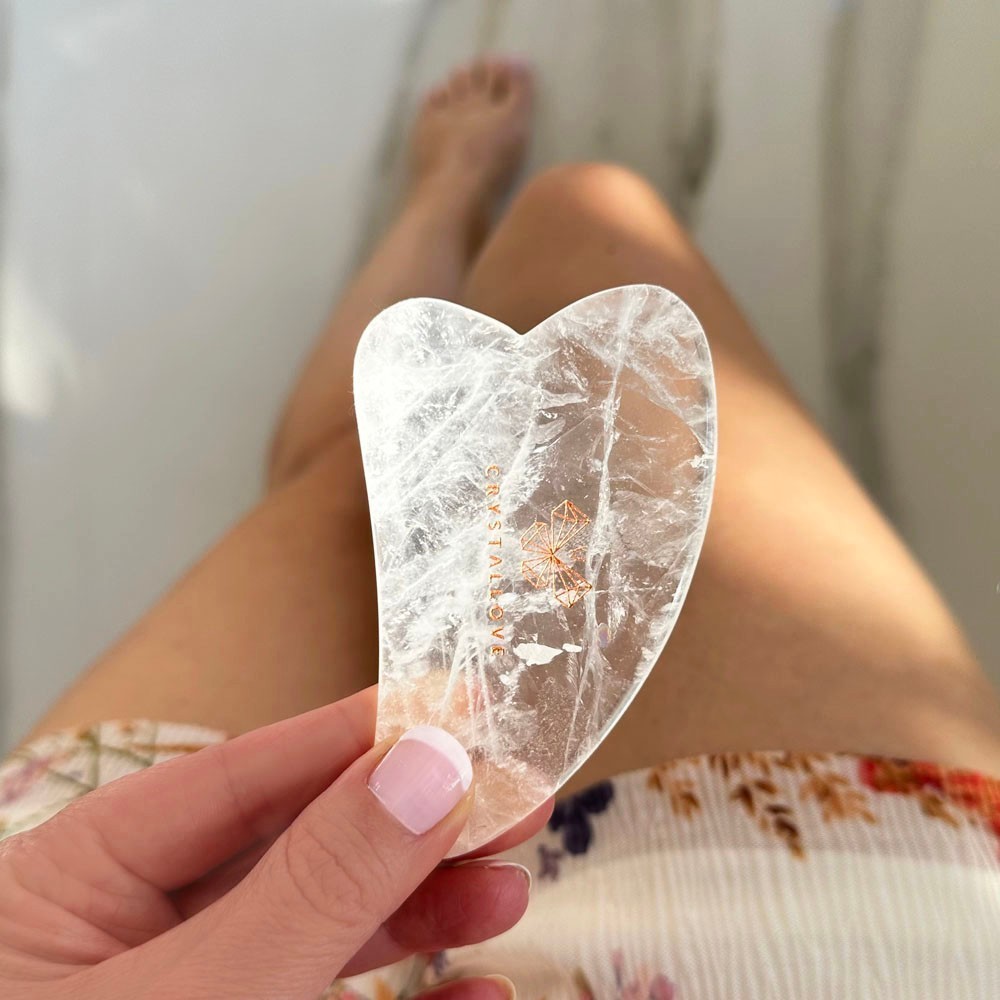 Crystallove Gua Sha sejas masieris, kas izgatavots no caurspīdīga kvarca – 1 gab.