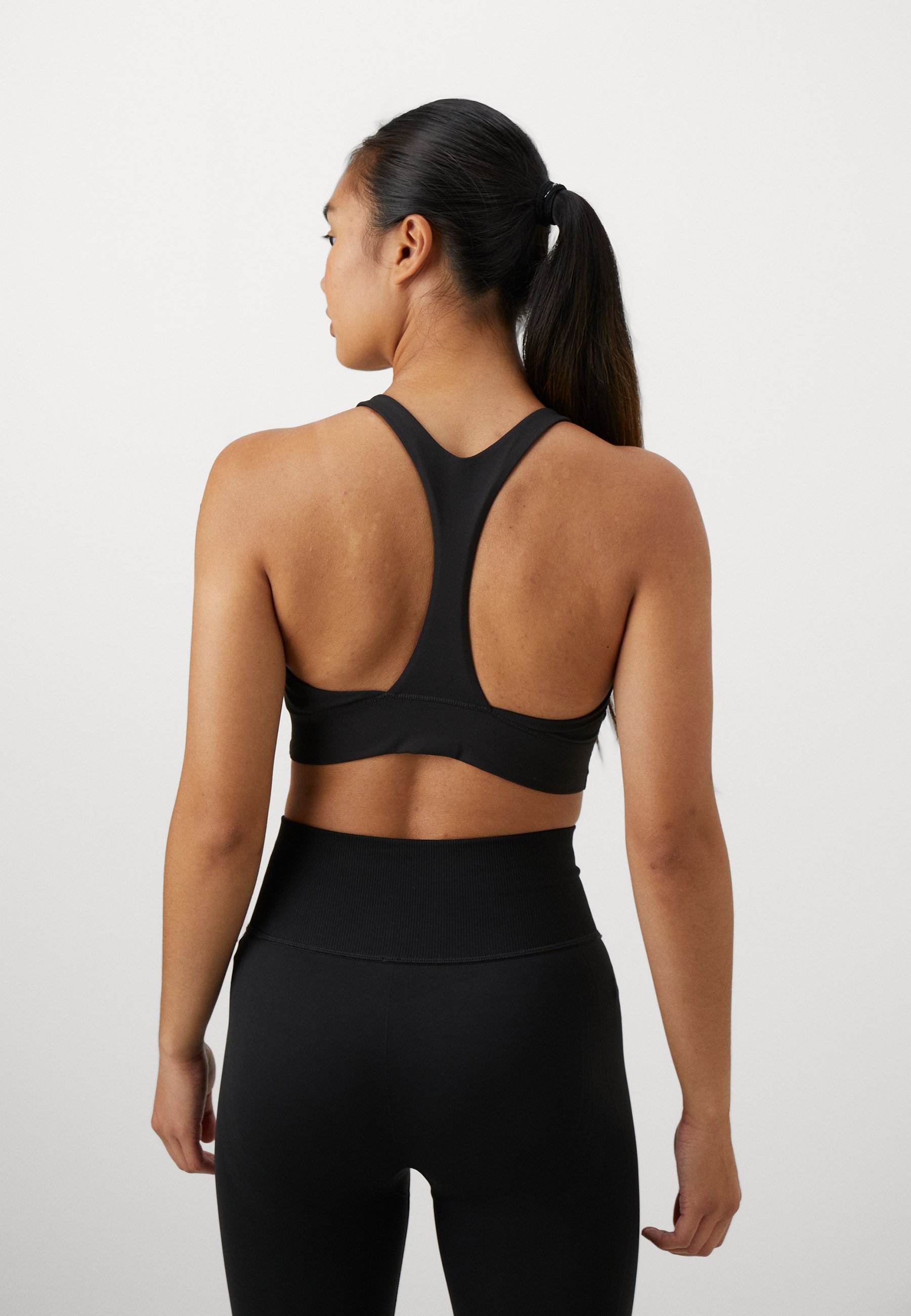 Puma SHAPELUXE HIGH NECK BRA MID - Sportbeha met gemiddelde ondersteuning - zwart