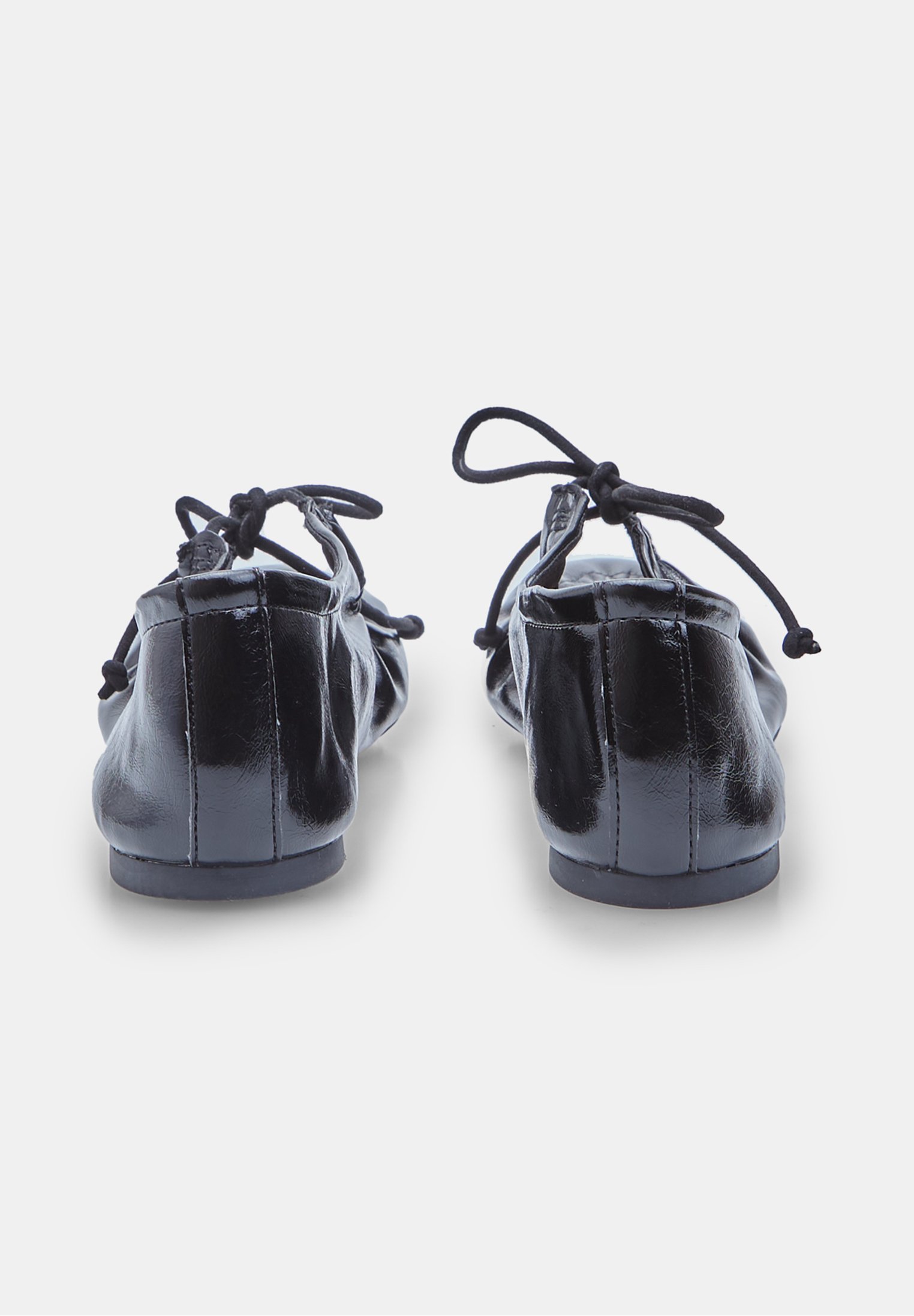 Ballerines Bata à nœud volanté - noires