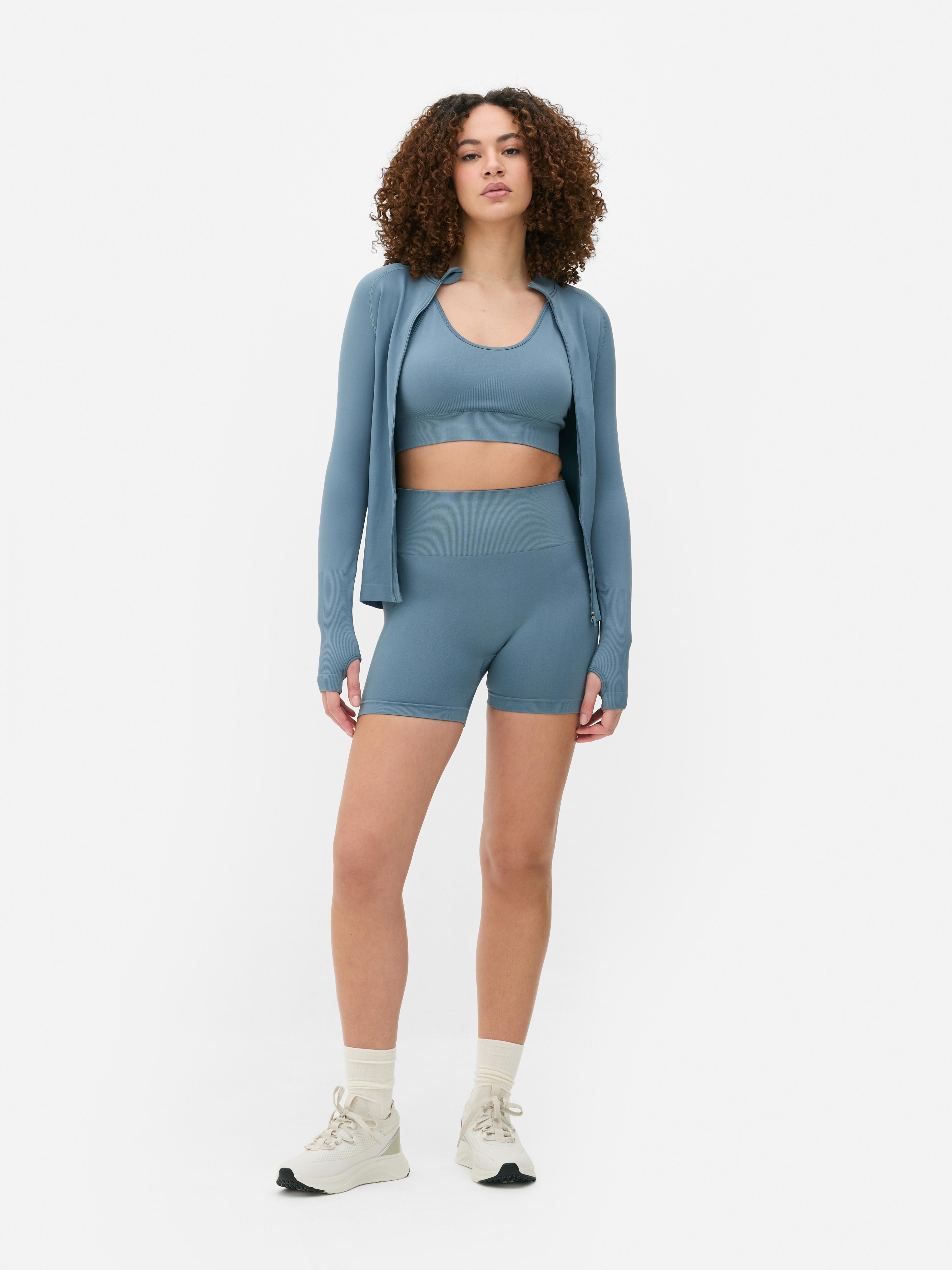 Pantaloni scurți de yoga cu talie înaltă, fără cusături. Acești pantaloni scurți sport fără cusături sunt perfecți pentru orice sesiune de stretching și antrenament.