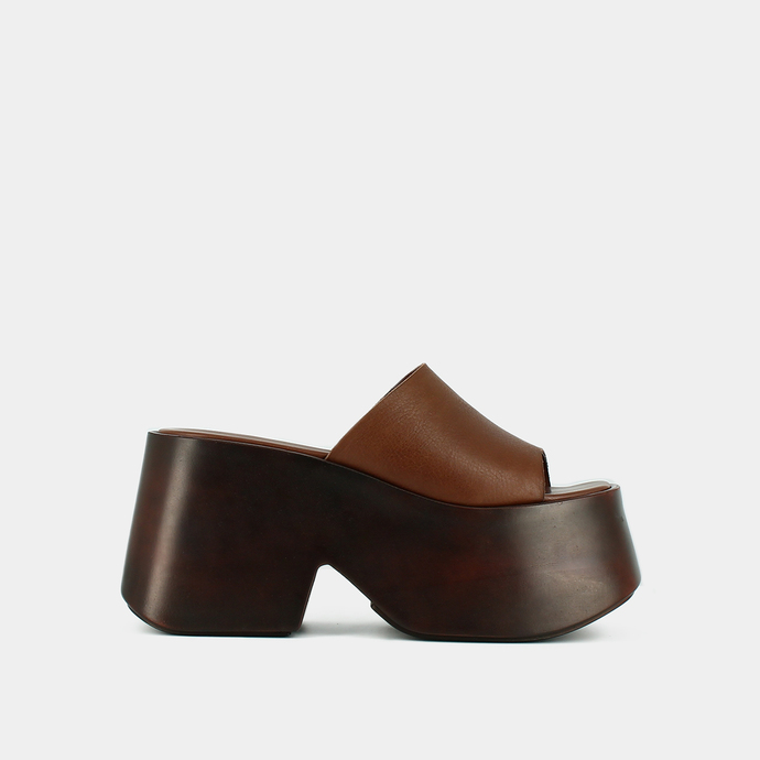 Mules à plateformes et bouts carrés  en cuir marron