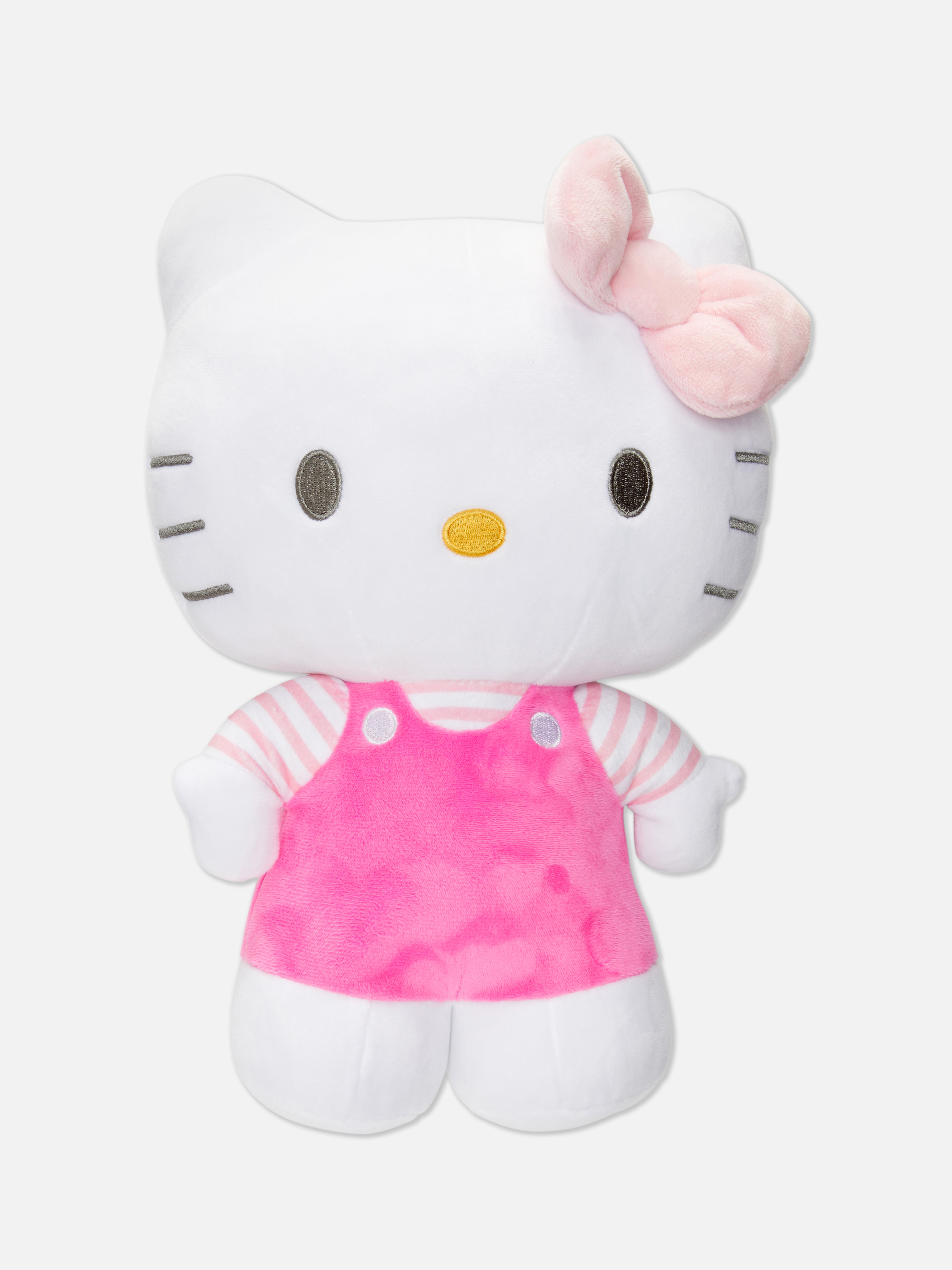 Nagy Hello Kitty plüssjáték. Egy aranyos plüssjáték Hello Kitty formájában.