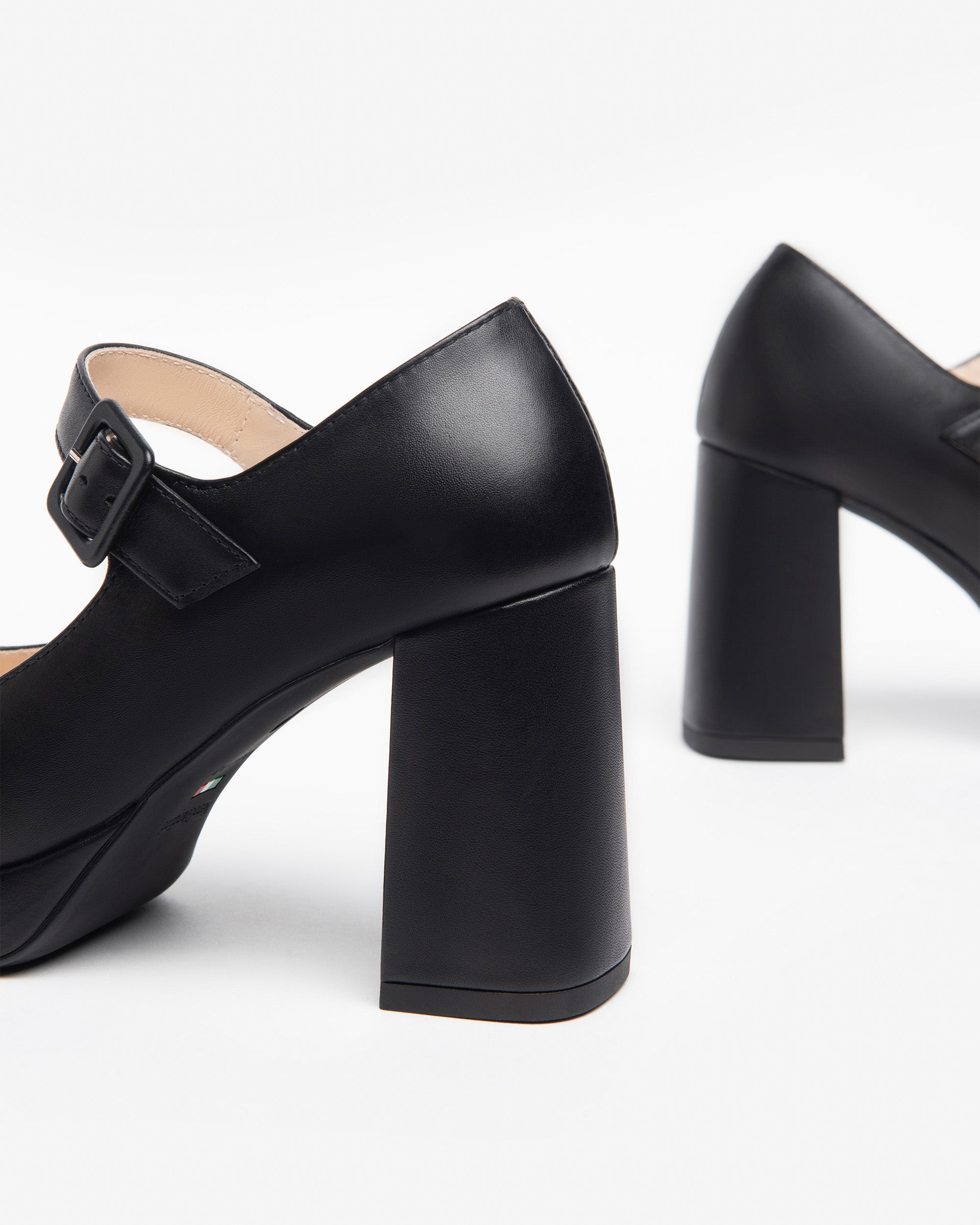  Damen-Pumps aus Leder