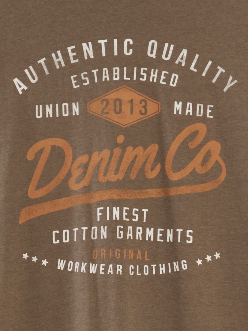 Camiseta de gola redonda 'Produkt' - MARROM