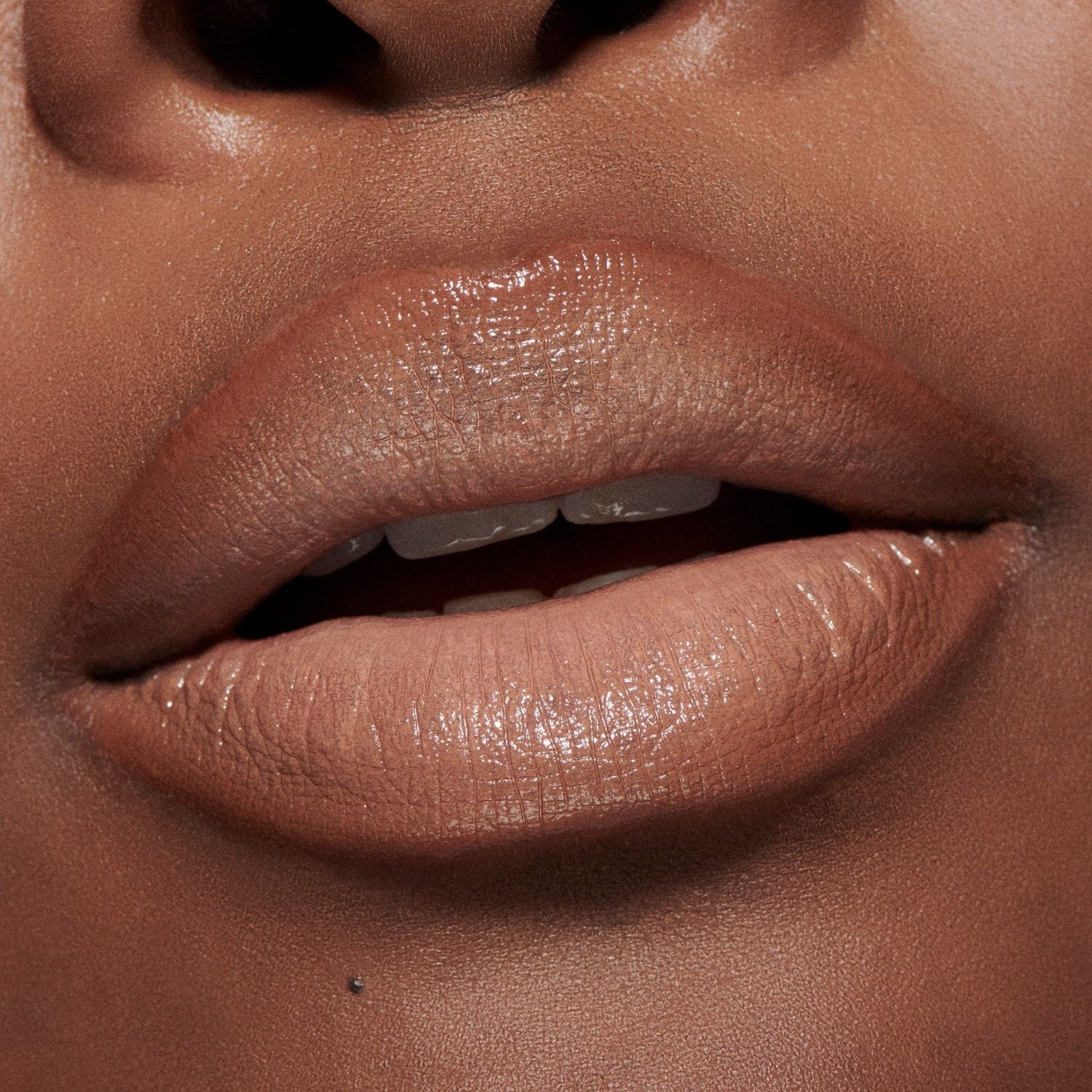 MAC lūpu krāsa Intimate Nudes MACximal Sleek Satin - 3,5 g
