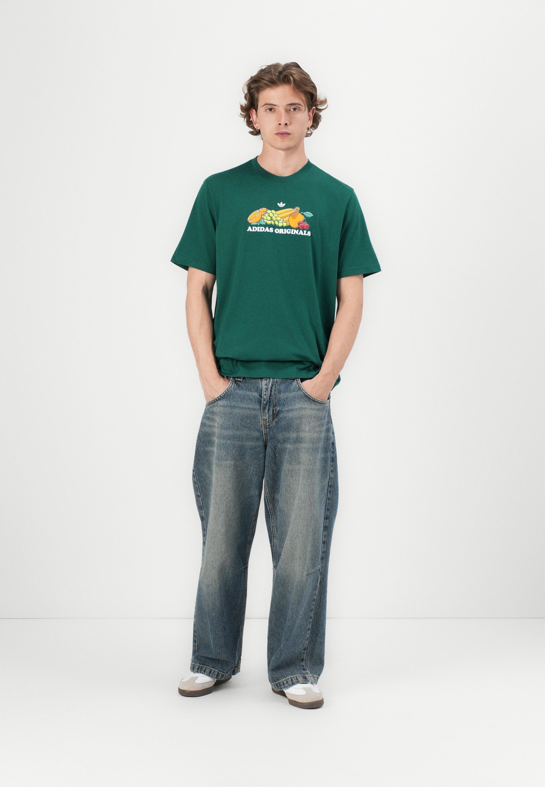 adidas Originals FRUIT SALAD UNISEXE - T-shirt imprimé - vert universitaire