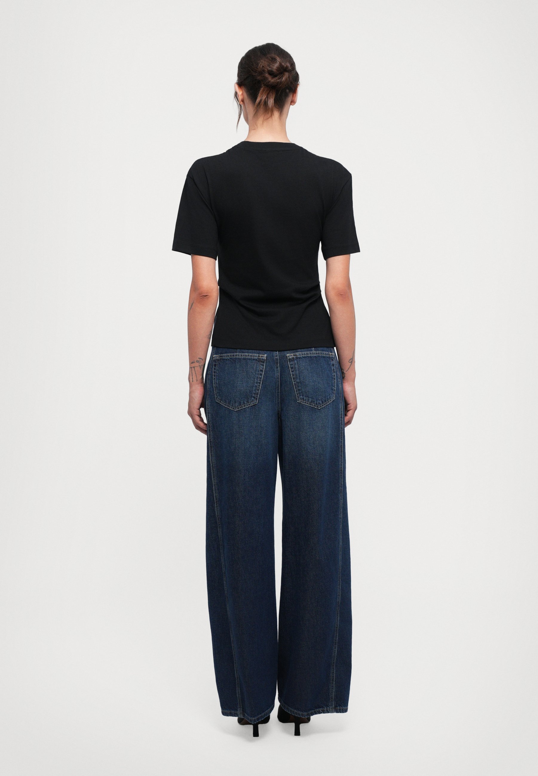 CHIUSO DRAPED - T-shirt basic - nero