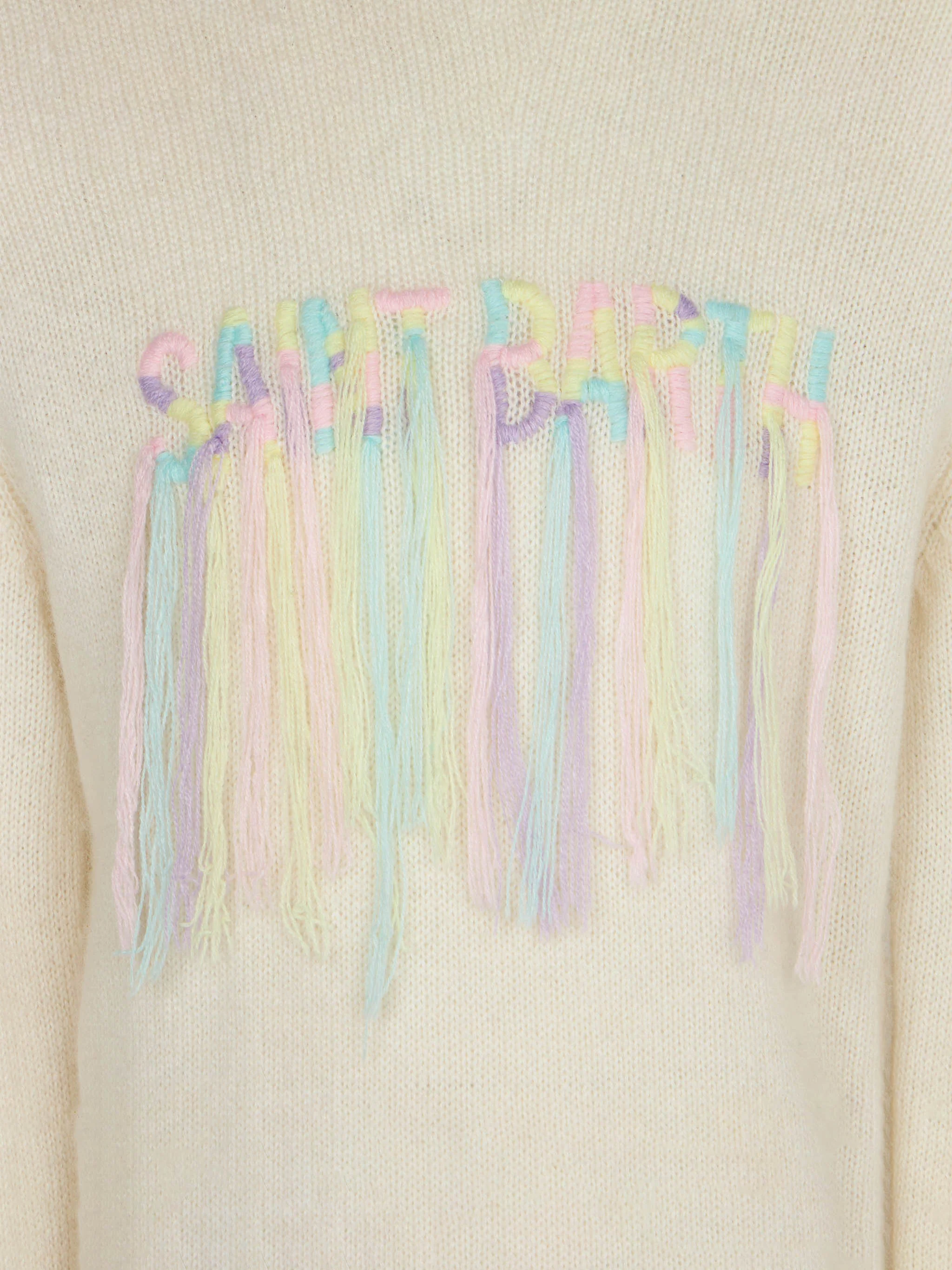Mädchenpullover aus angerautem Material mit Fransenstickerei