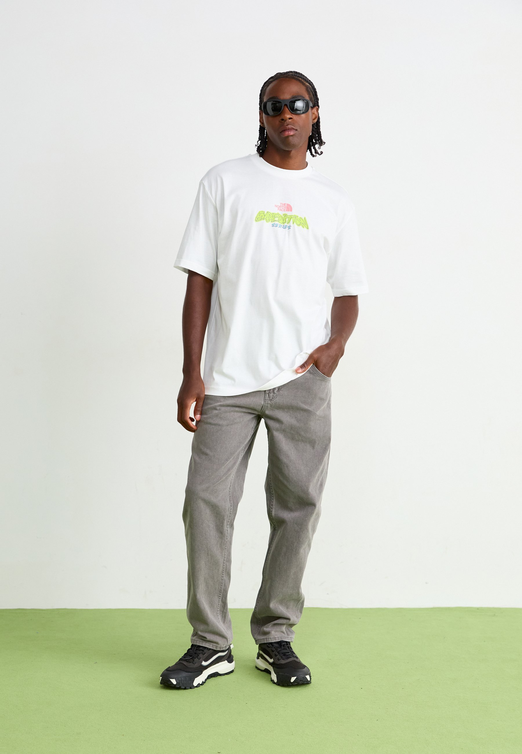 The North Face EXPEDITION CELEBRATION OVERSIZED TEE GRAPHIC - Bedrucktes T-Shirt - weiß