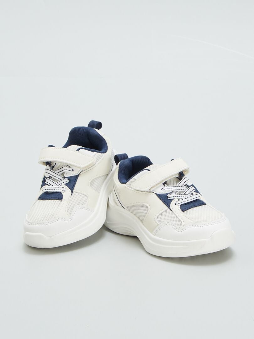 Sportieve sneakers met klittenbandsluiting - WIT