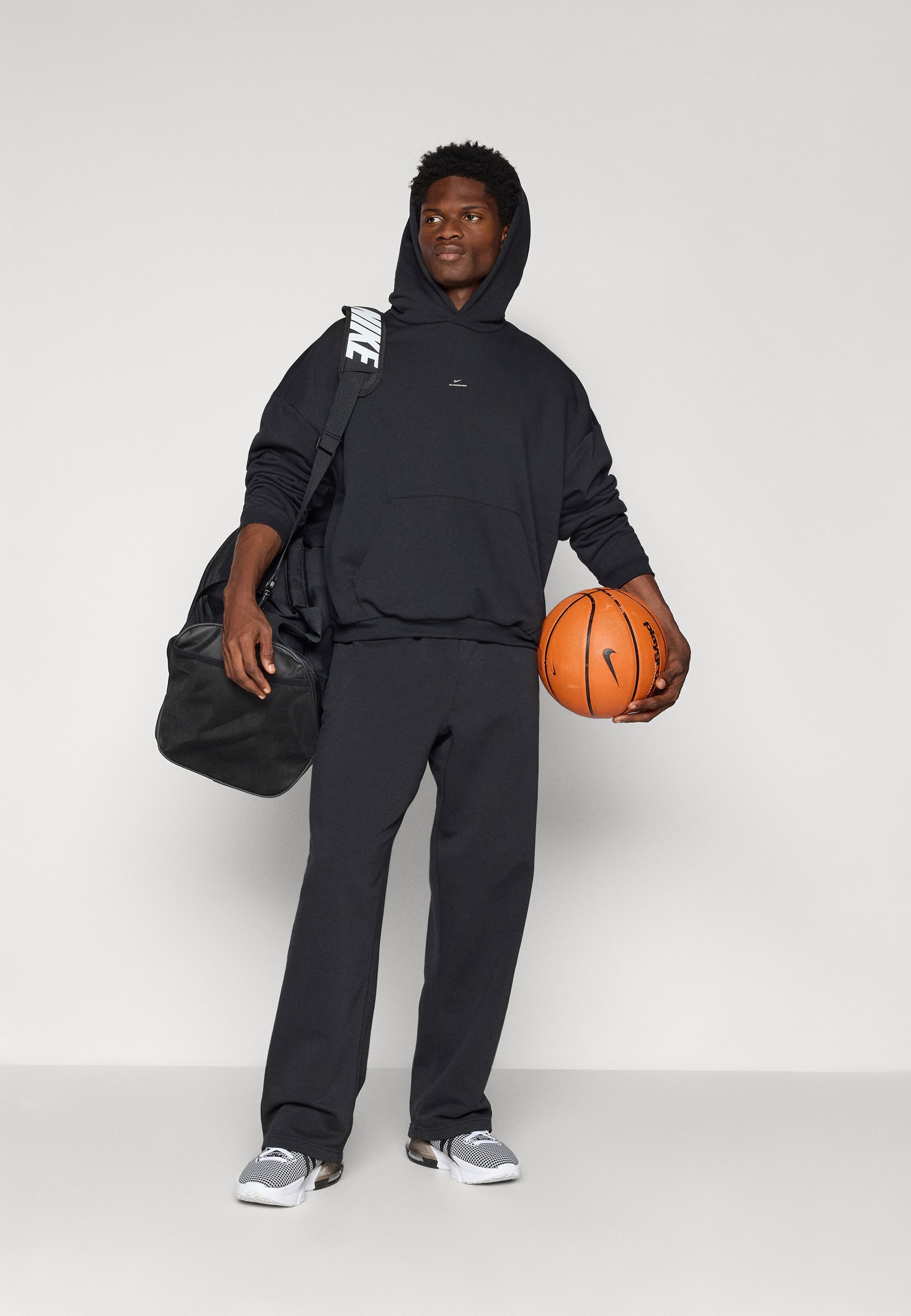 Spodnie dresowe Nike Performance OPEN HEM PANT – czarne/jasnobrązowe