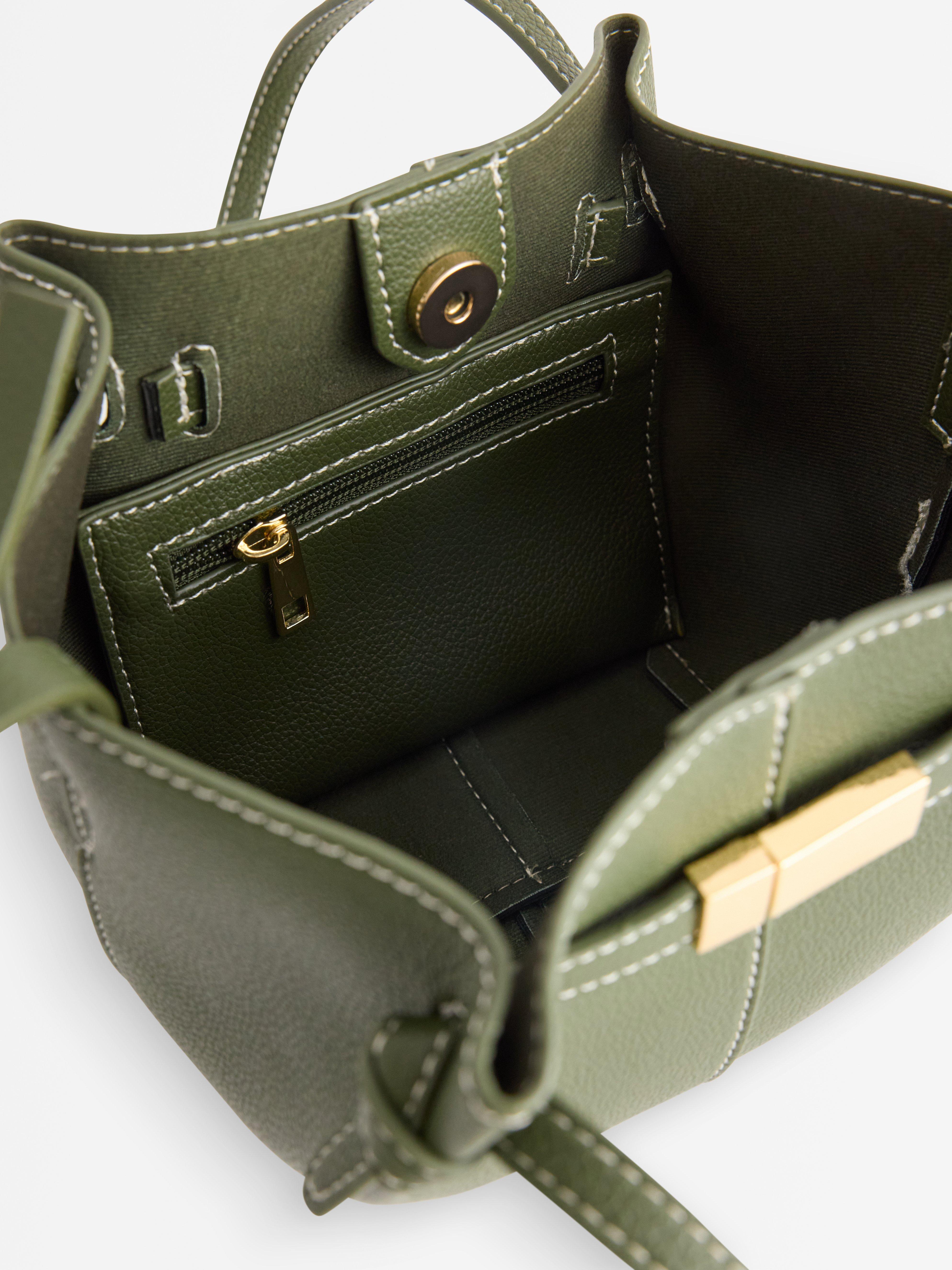 Bolso de piel sintética color verde empolvado