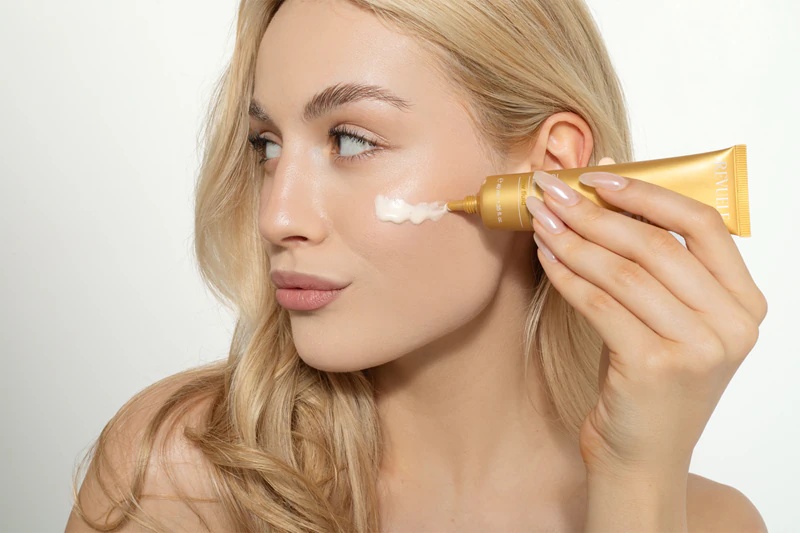 Revuele Luminize posvetljevalni fluid SPF 20