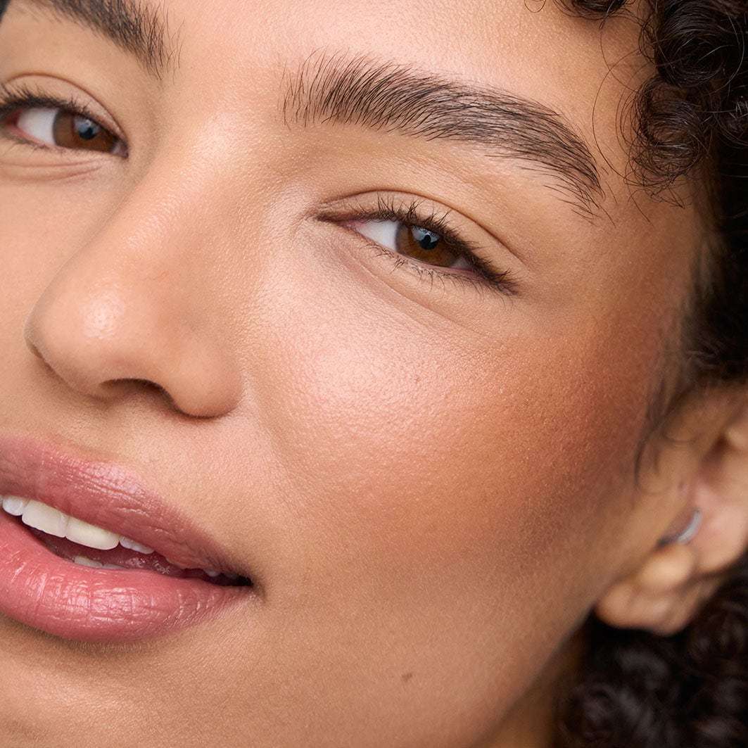 „Kess Berlin Blush“ skaistalai ir švytėjimas – dvigubas pieštukas, 11 g