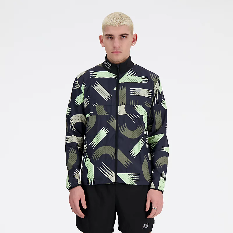 Męska kurtka do biegania NB Athletics Packable z nadrukiem London Edition – CZARNO-WIELOFUNKCYJNA