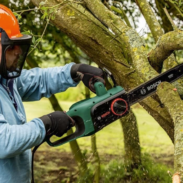 Tronçonneuse Bosch - UniversalChain 35 (1 800 W, longueur de coupe 35cm , vitesse de chaîne : 12 m/s)