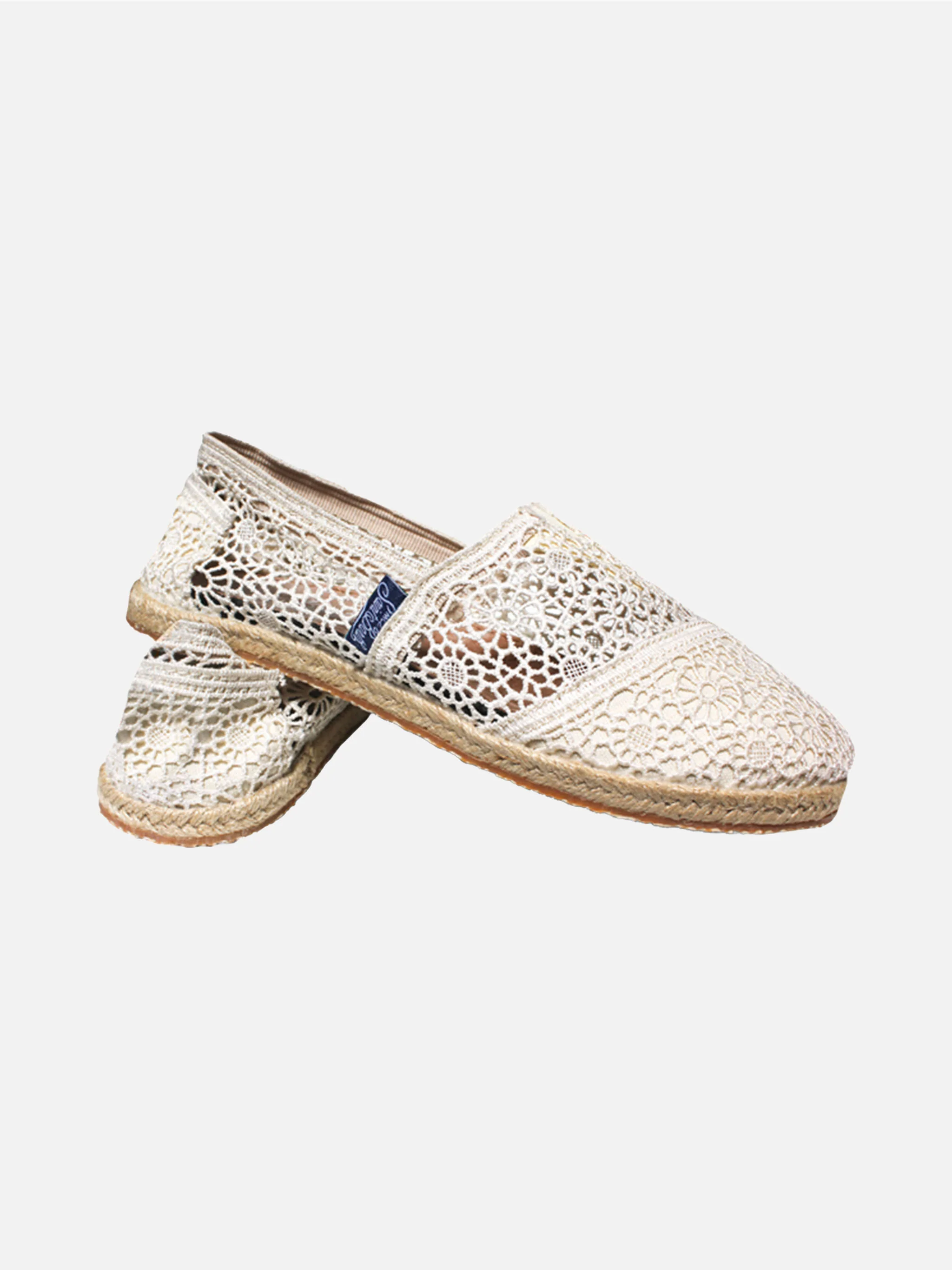 Schmutzige weiße Makramee-Espadrilles