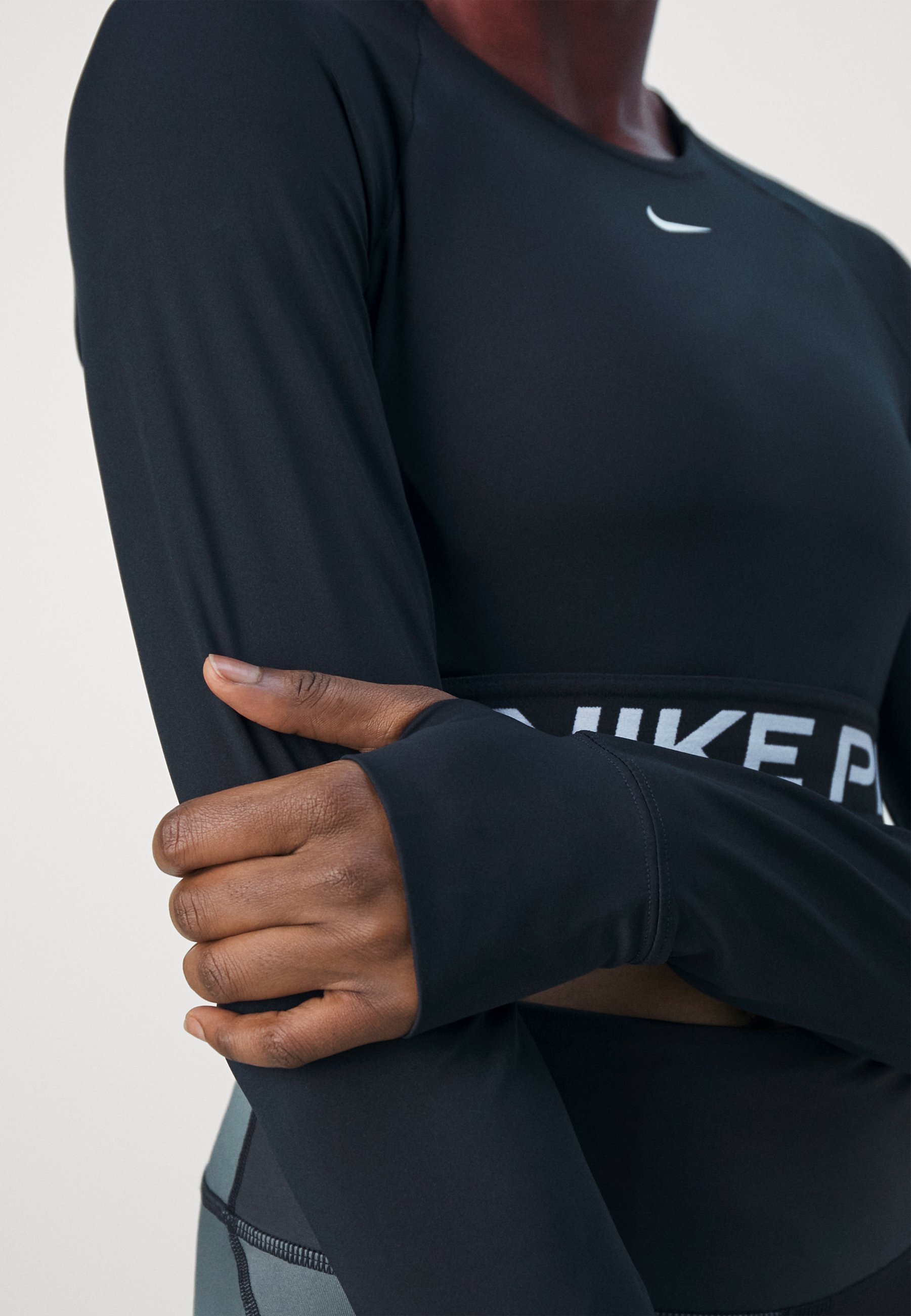 Nike Performance 365 CROP - Top met lange mouwen - zwart/wit