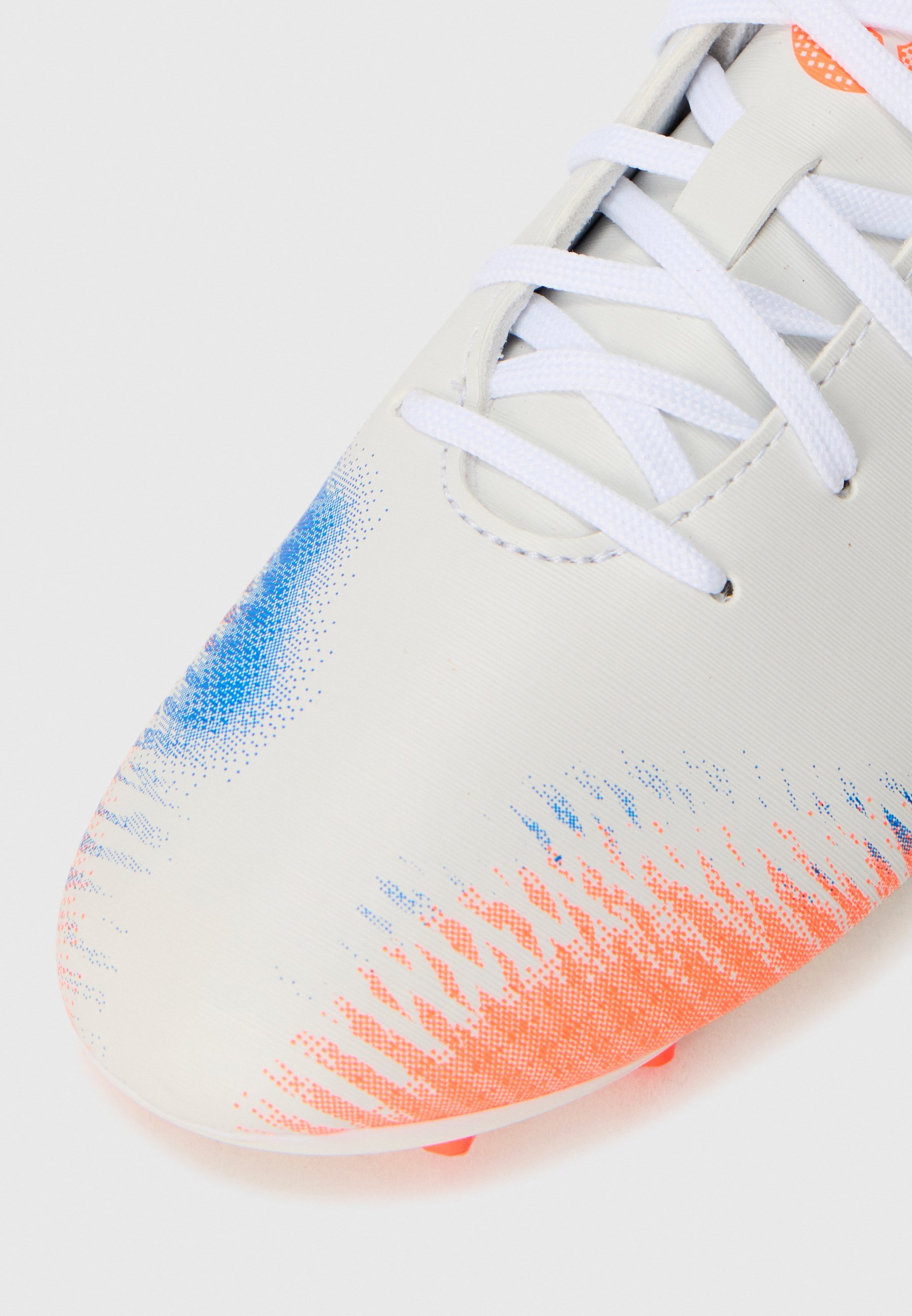 Chaussures de football en salle Puma FUTURE 8 PLAY MG UNISEXES - blanc/noir/rouge fluorescent