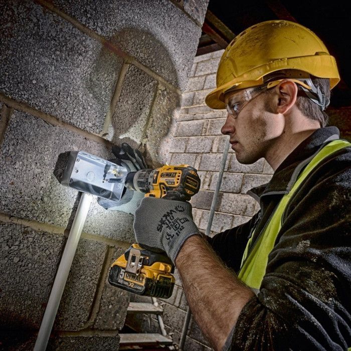 Perceuse visseuse à percussion DEWALT DCD796N 18V XR Brushless (Machine nue)