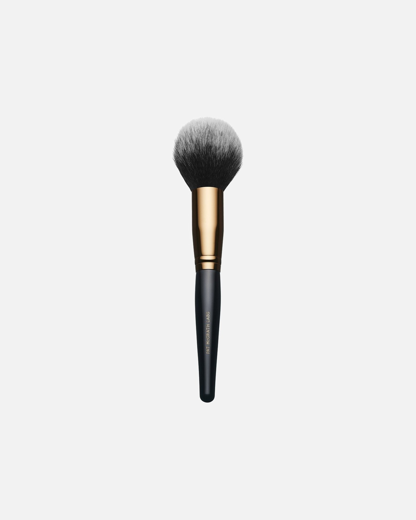 „Pat McGrath Labs Skin Fetish“ pudros šepetėlis: „Sublime Perfection“ pudros šepetėlis – 1 vnt.