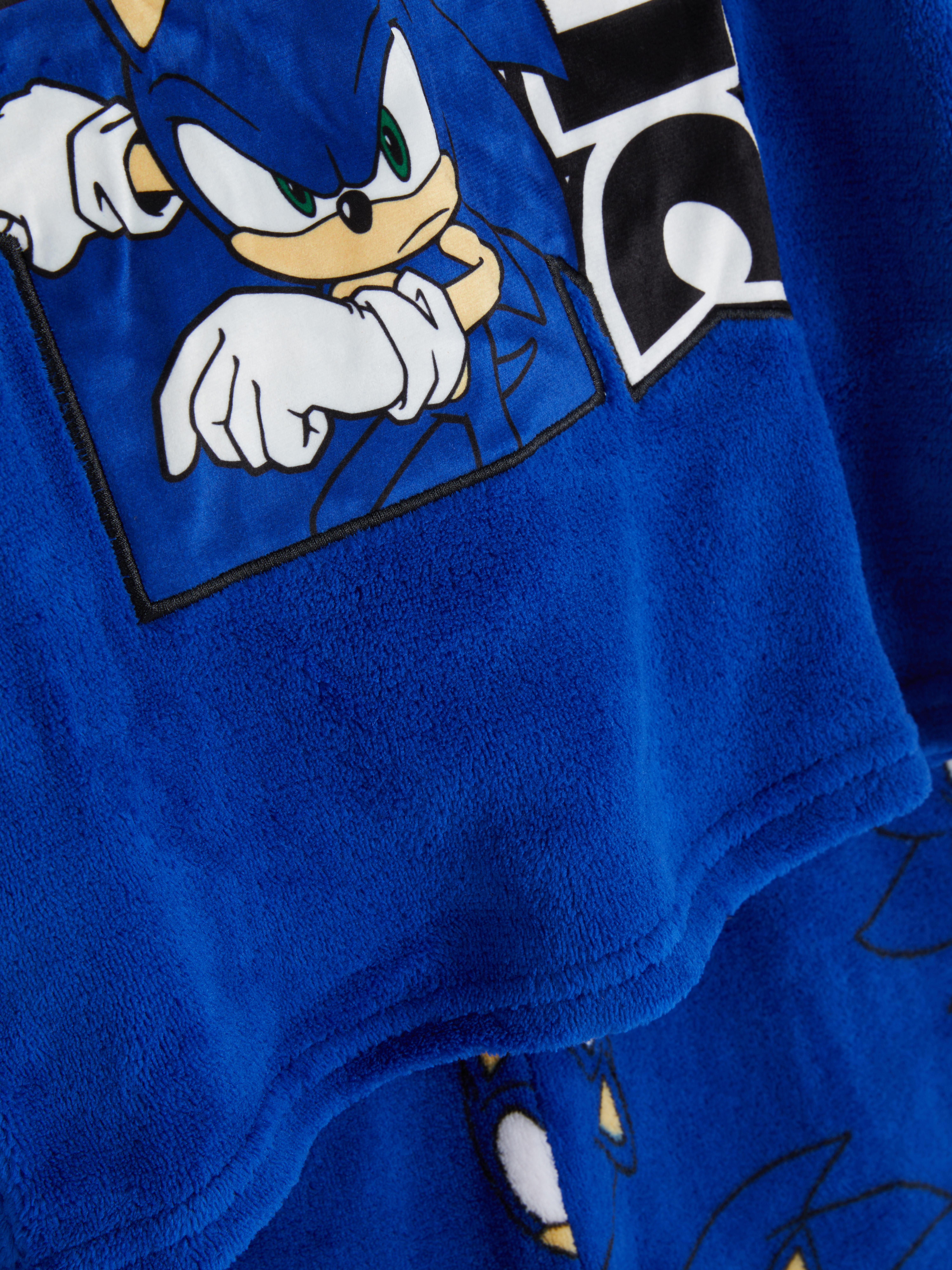 Pijamale din fleece cu Sonic Ariciul. Pijamale lungi din fleece cu imprimeuri cu personajele Sonic Ariciul.