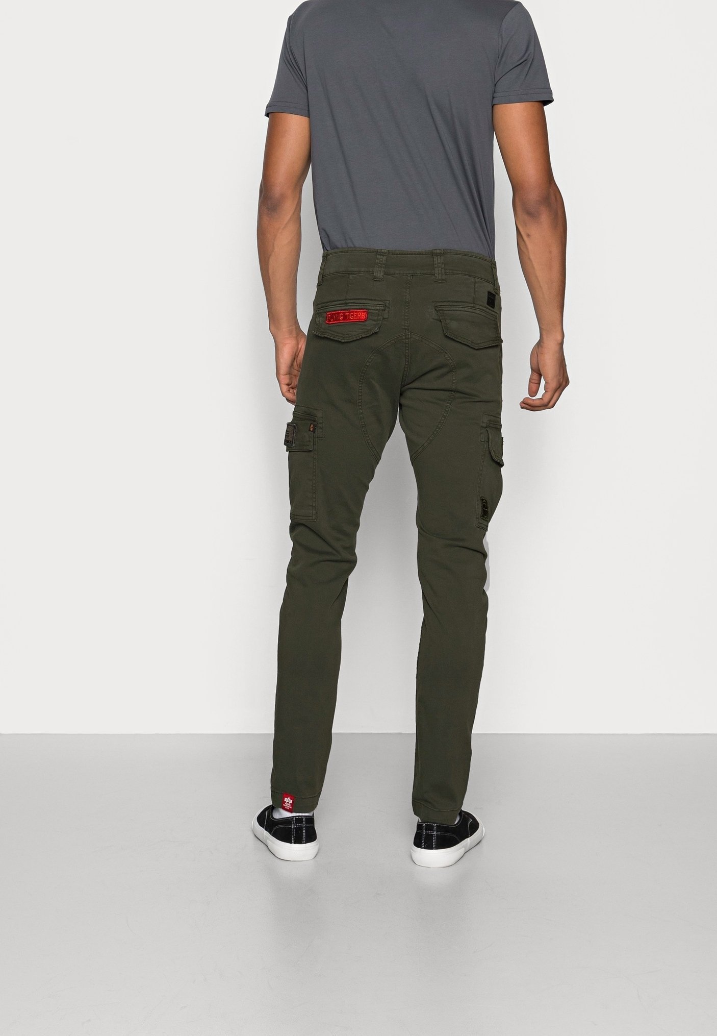 Alpha Industries'i kargopüksid - antratsiithall