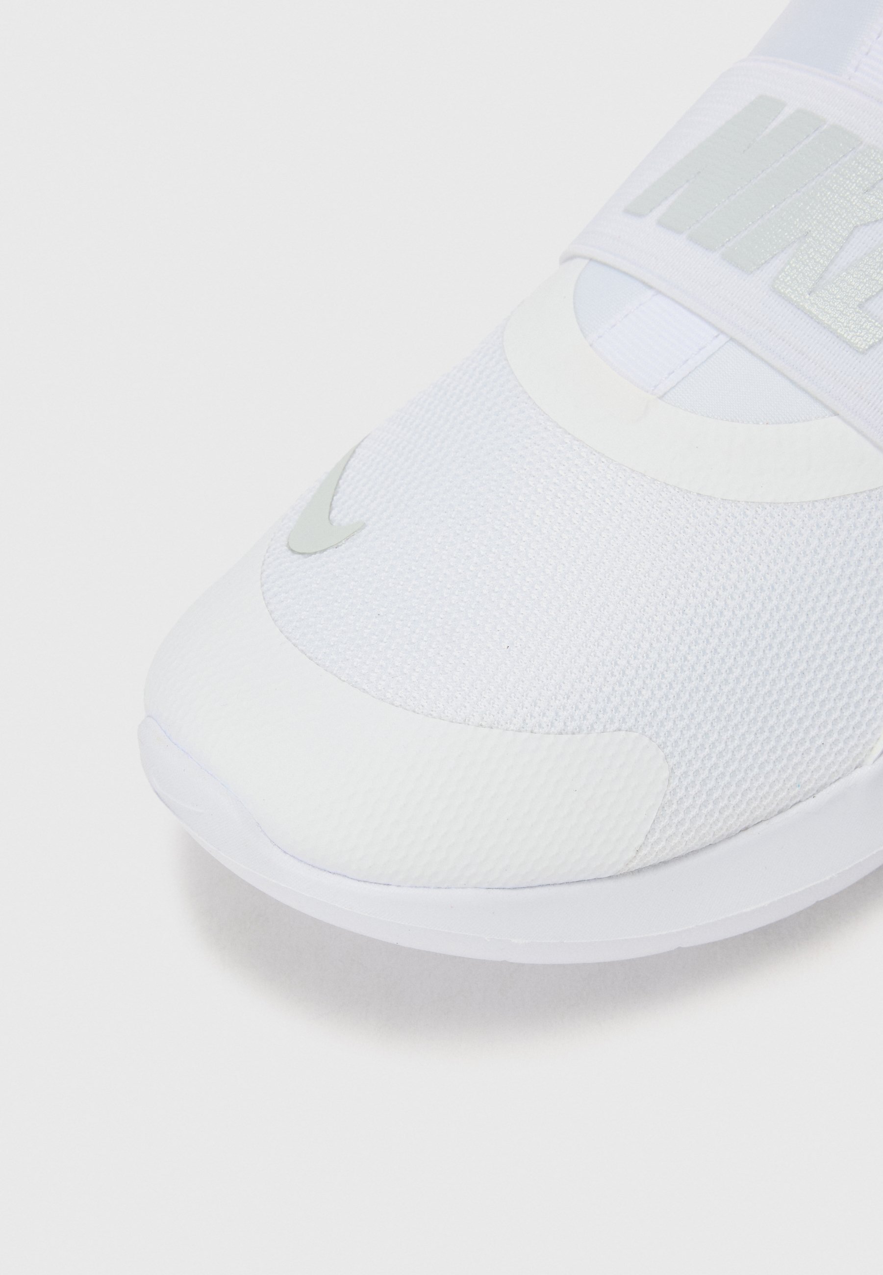 Nike Performance FLEX RUNNER 4 UNISEX - Buty do biegania po asfalcie - białe/platynowe/białe