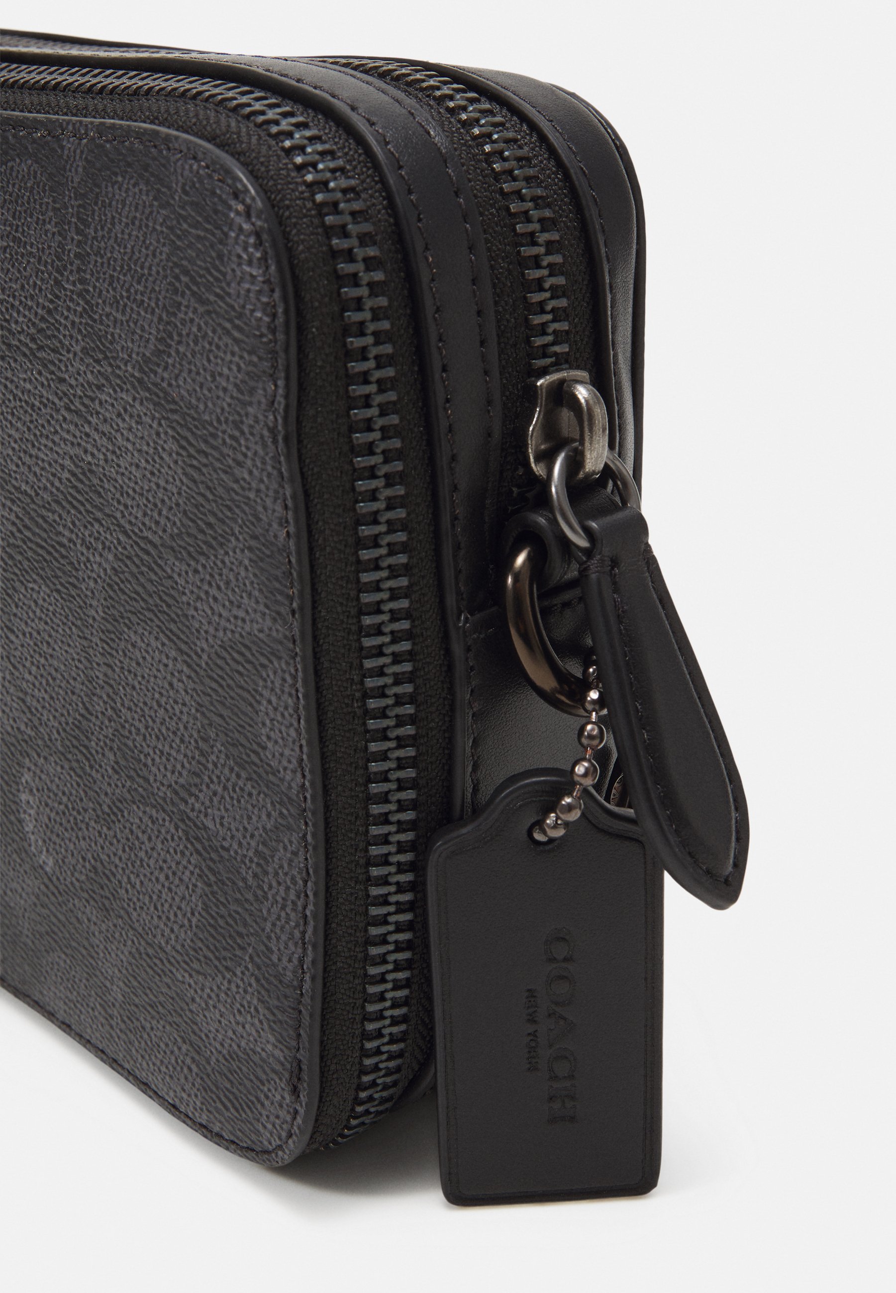 COACH CHARTER CROSSBODY BAG 19 IN SIGNATURE CANVAS - Olkalaukku - black