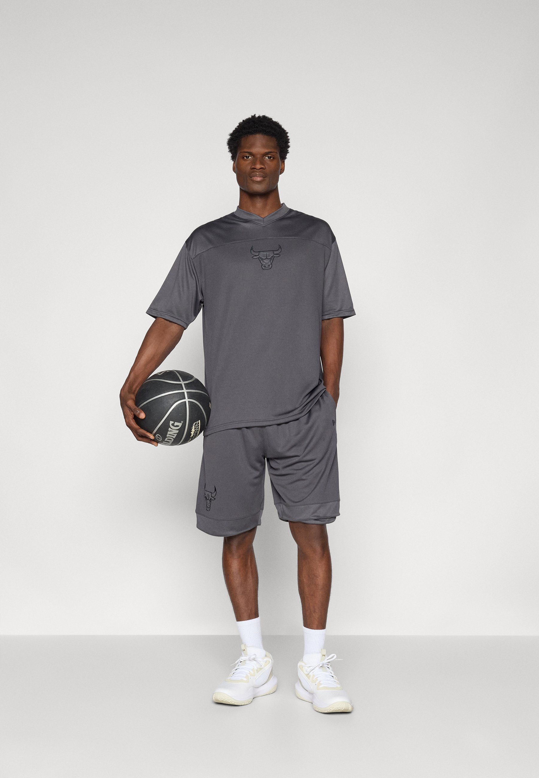New Era NBA CHICAGO BULLS TONAL SHORT - Clubkleding - donkergrijs